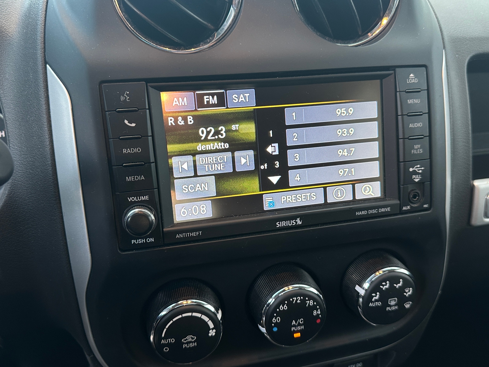 Thumbnail: 2016 Jeep Compass - 3