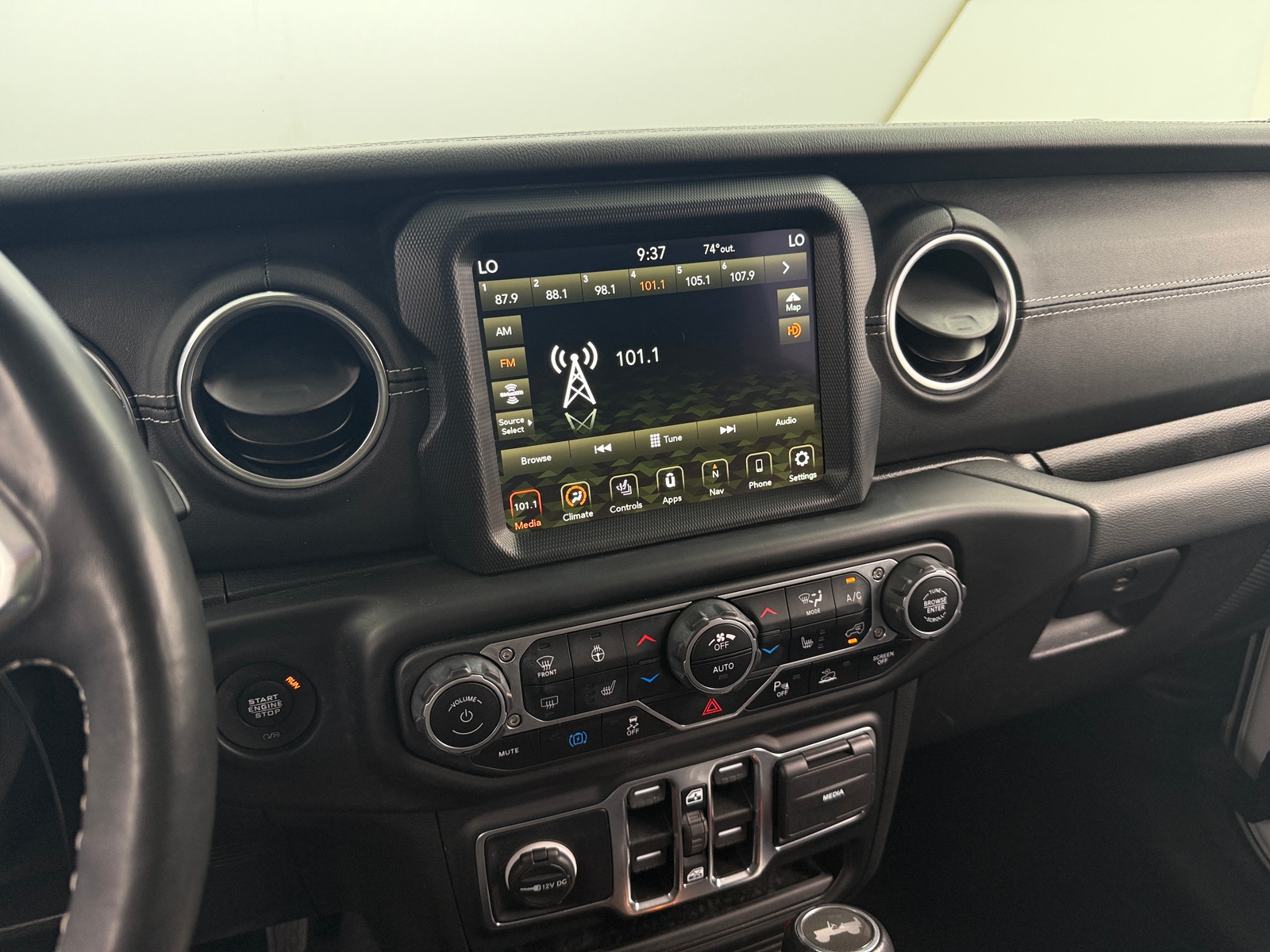 Thumbnail: 2021 Jeep Wrangler - 3