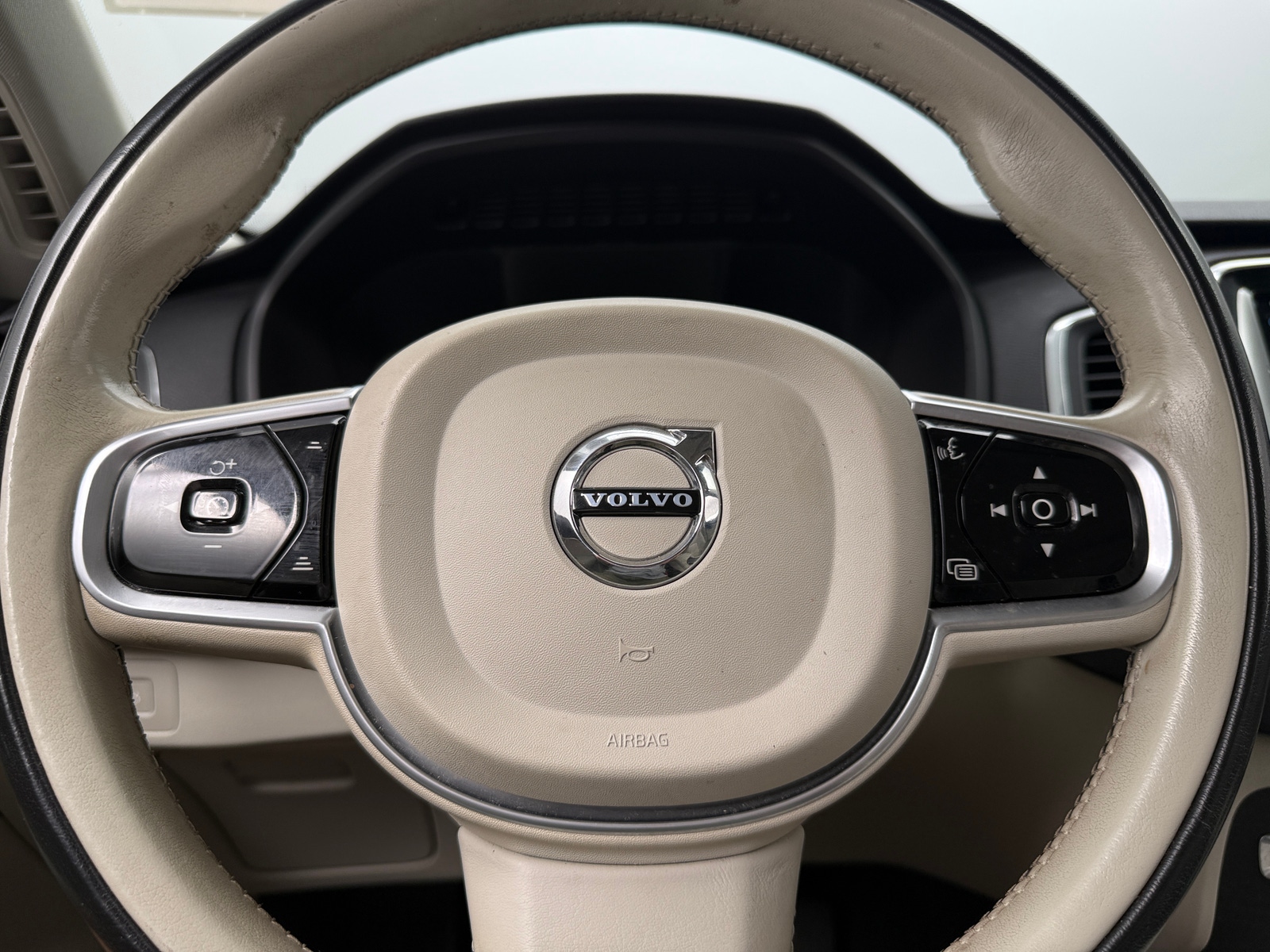 Thumbnail: 2020 Volvo XC90 - 4