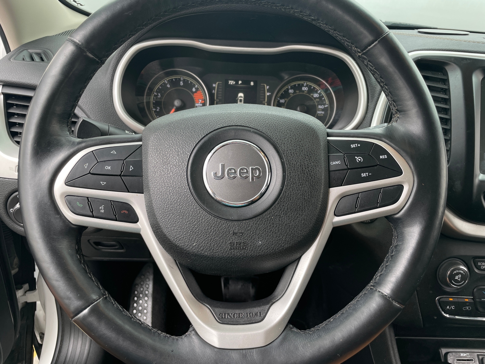 Thumbnail: 2018 Jeep Cherokee - 5