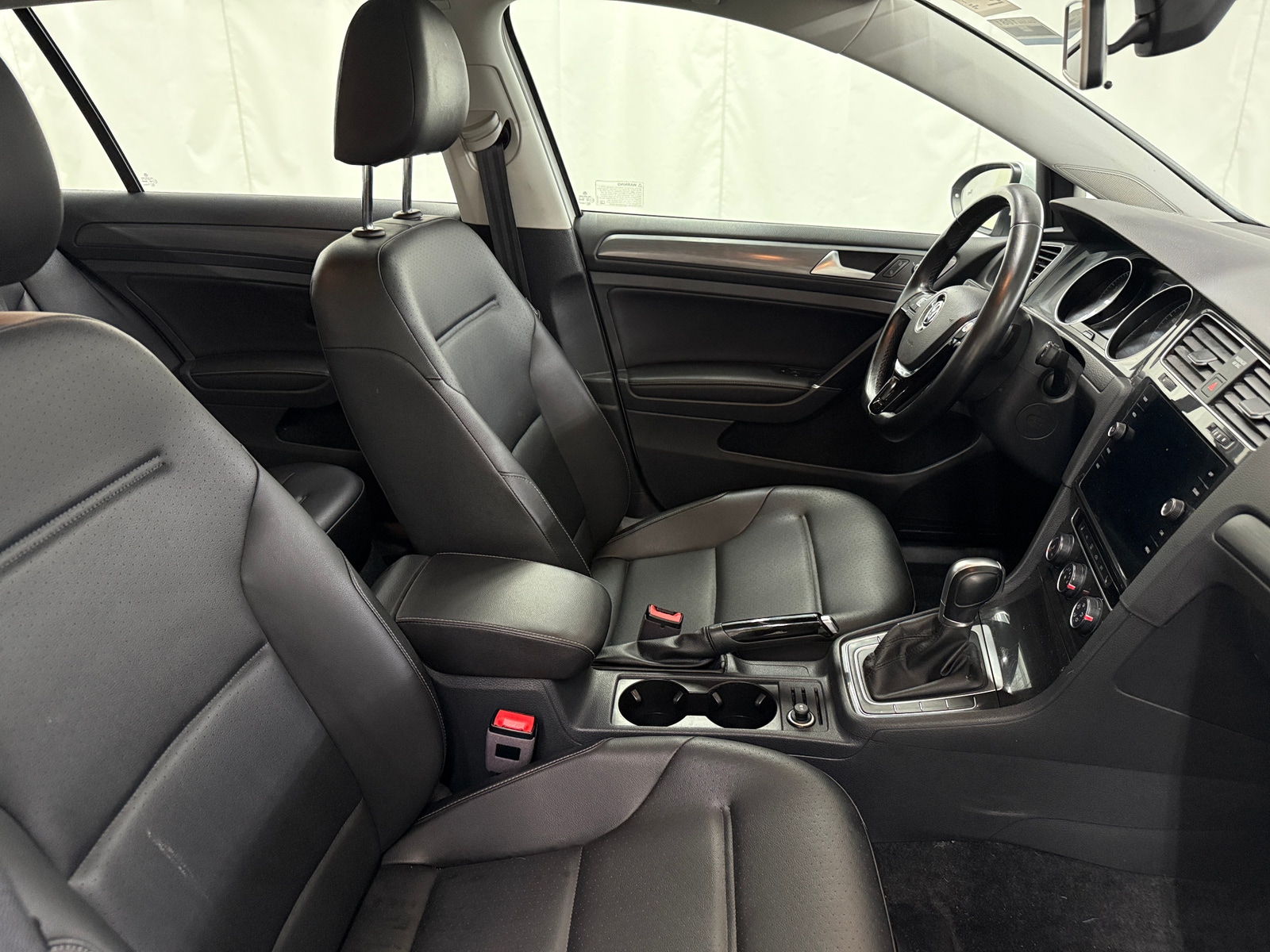 Thumbnail: 2019 Volkswagen Golf - 2