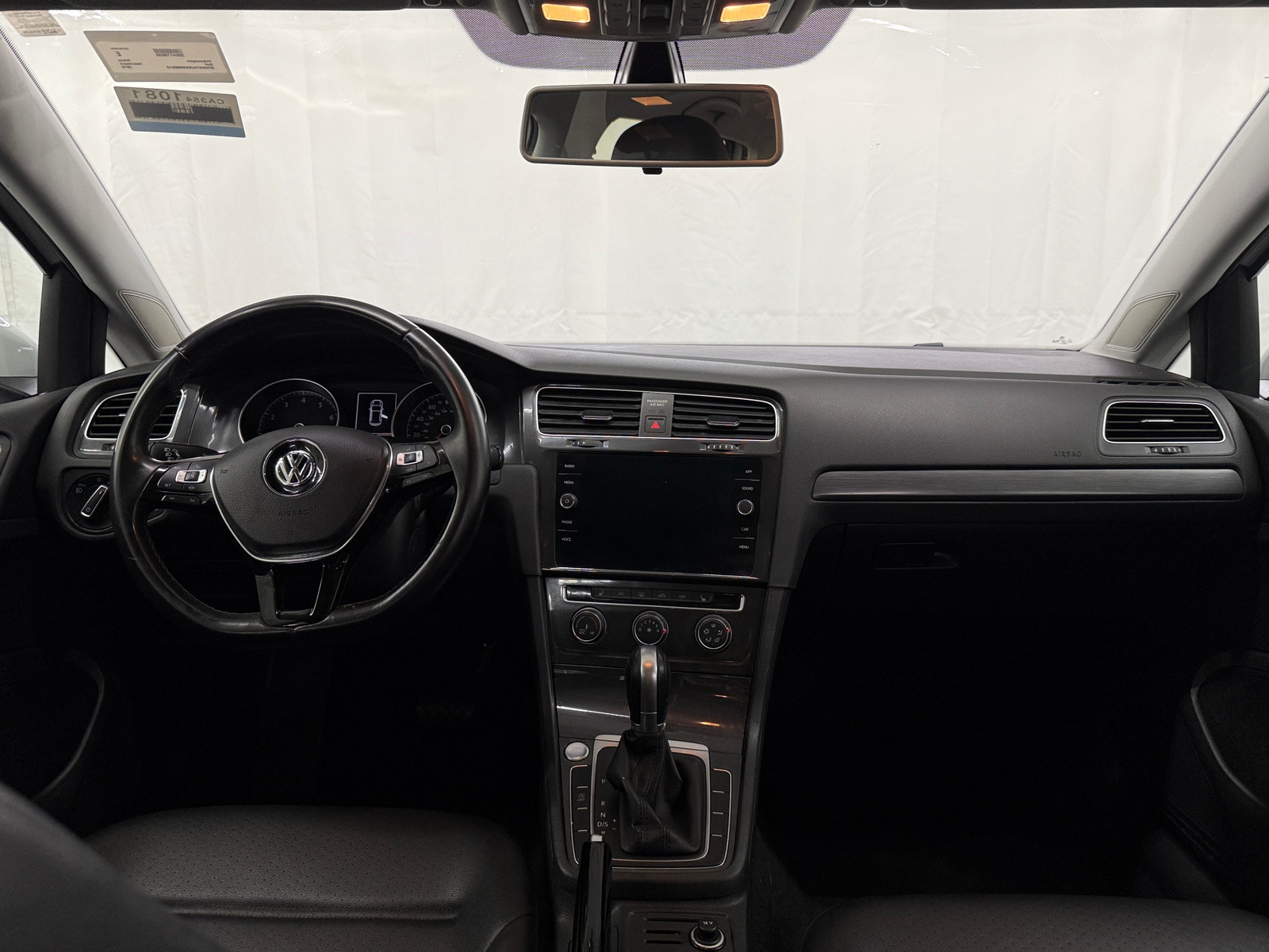 Thumbnail: 2019 Volkswagen Golf - 3