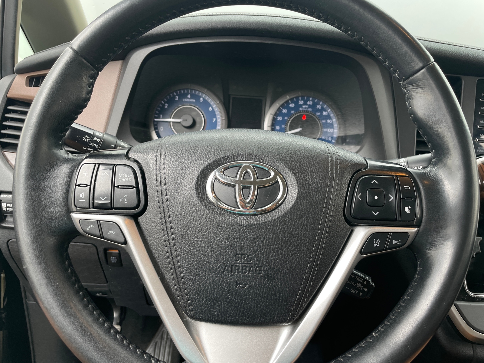 Thumbnail: 2020 Toyota Sienna - 4