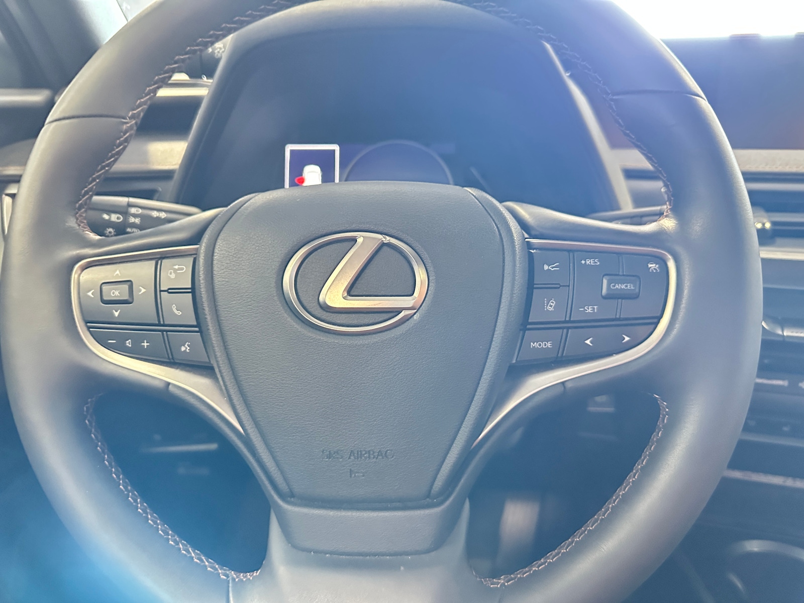 Thumbnail: 2022 Lexus UX - 4