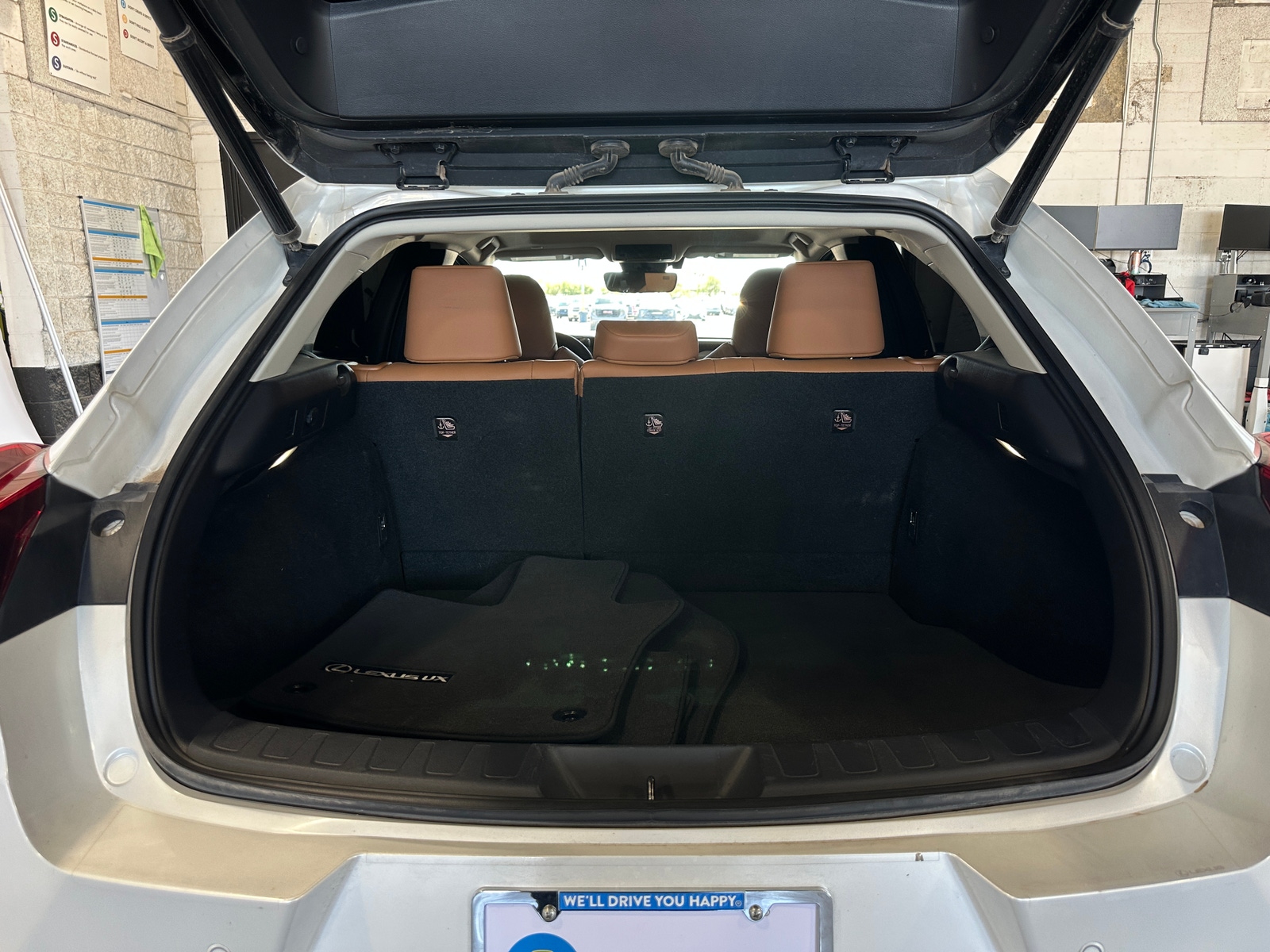 Thumbnail: 2022 Lexus UX - 6