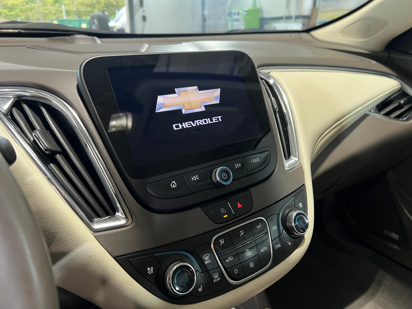 Thumbnail: 2024 Chevrolet Malibu - 3