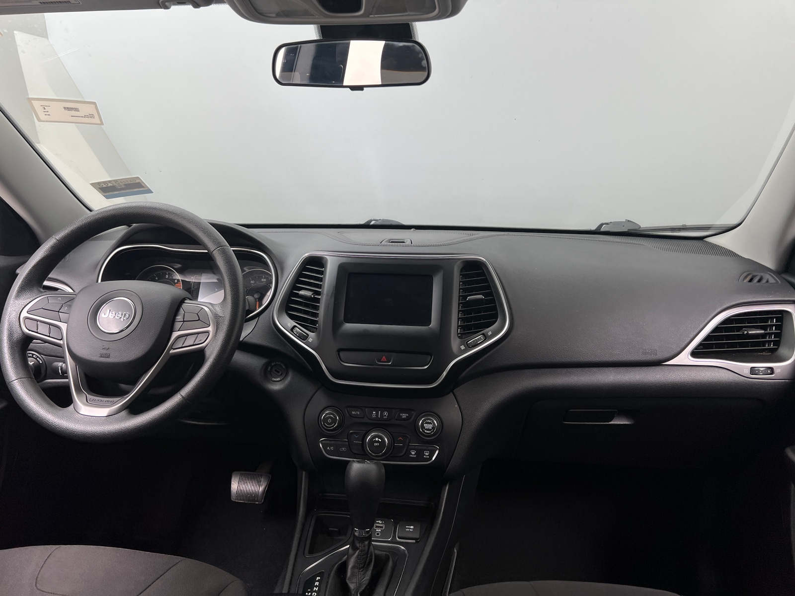 Thumbnail: 2019 Jeep Cherokee - 3