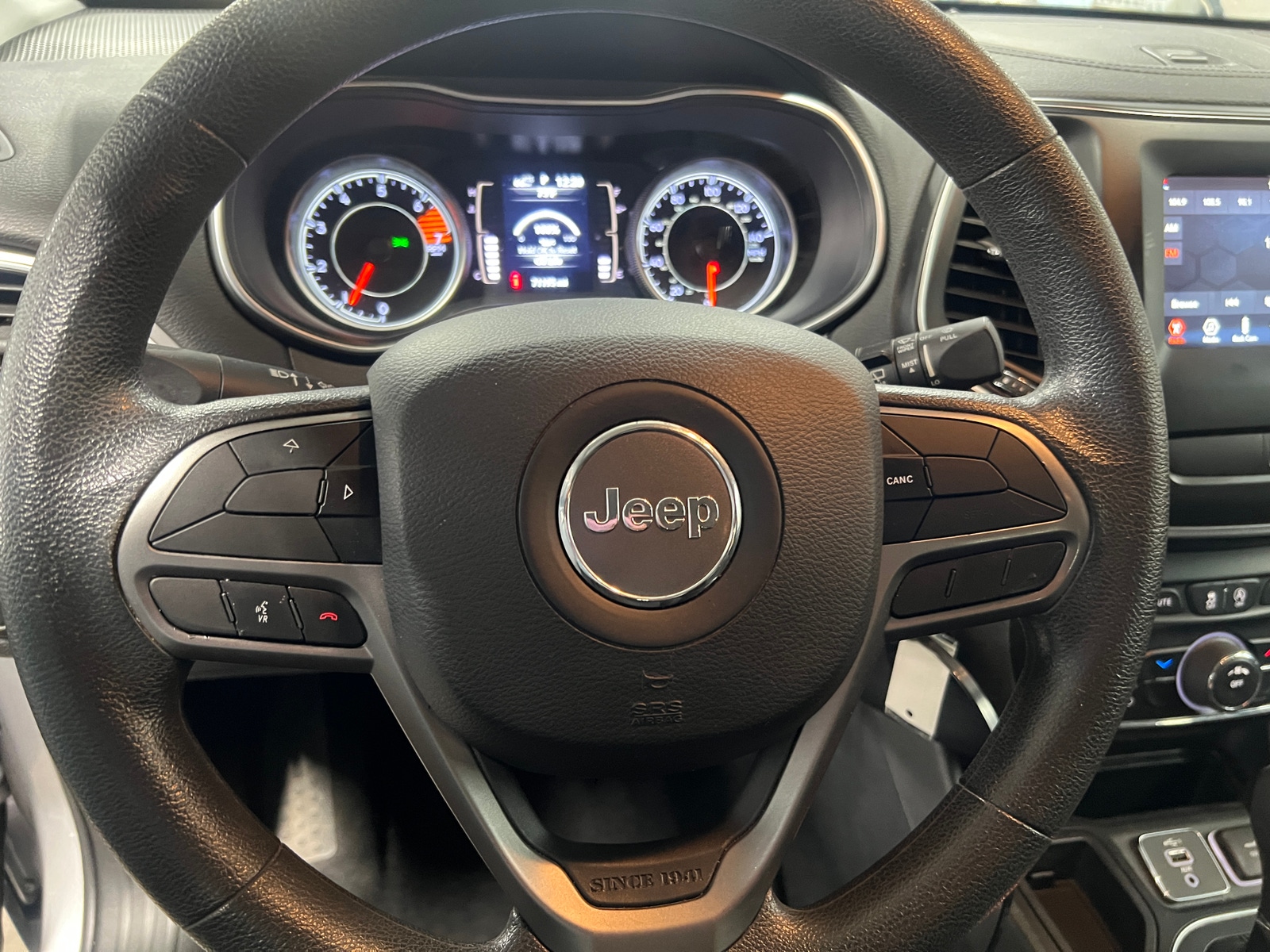 Thumbnail: 2019 Jeep Cherokee - 5