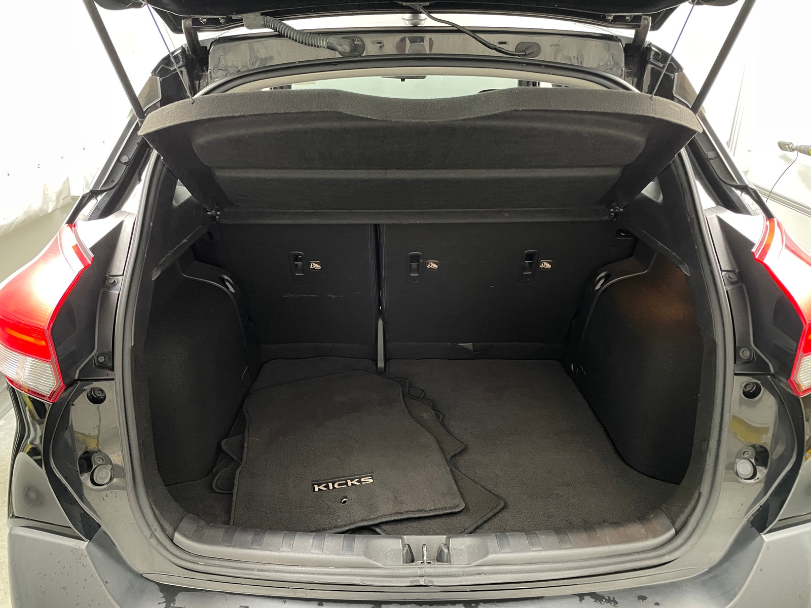 Thumbnail: 2019 Nissan Kicks - 7
