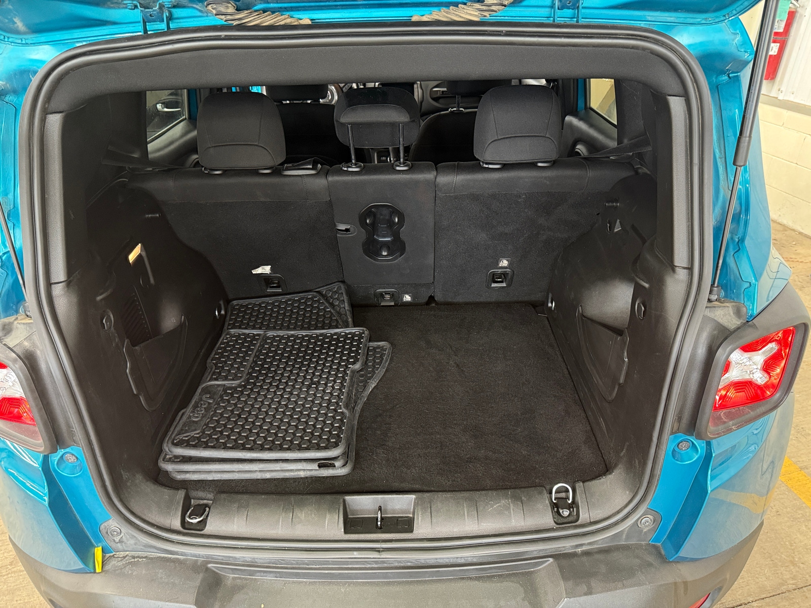 Thumbnail: 2021 Jeep Renegade - 7