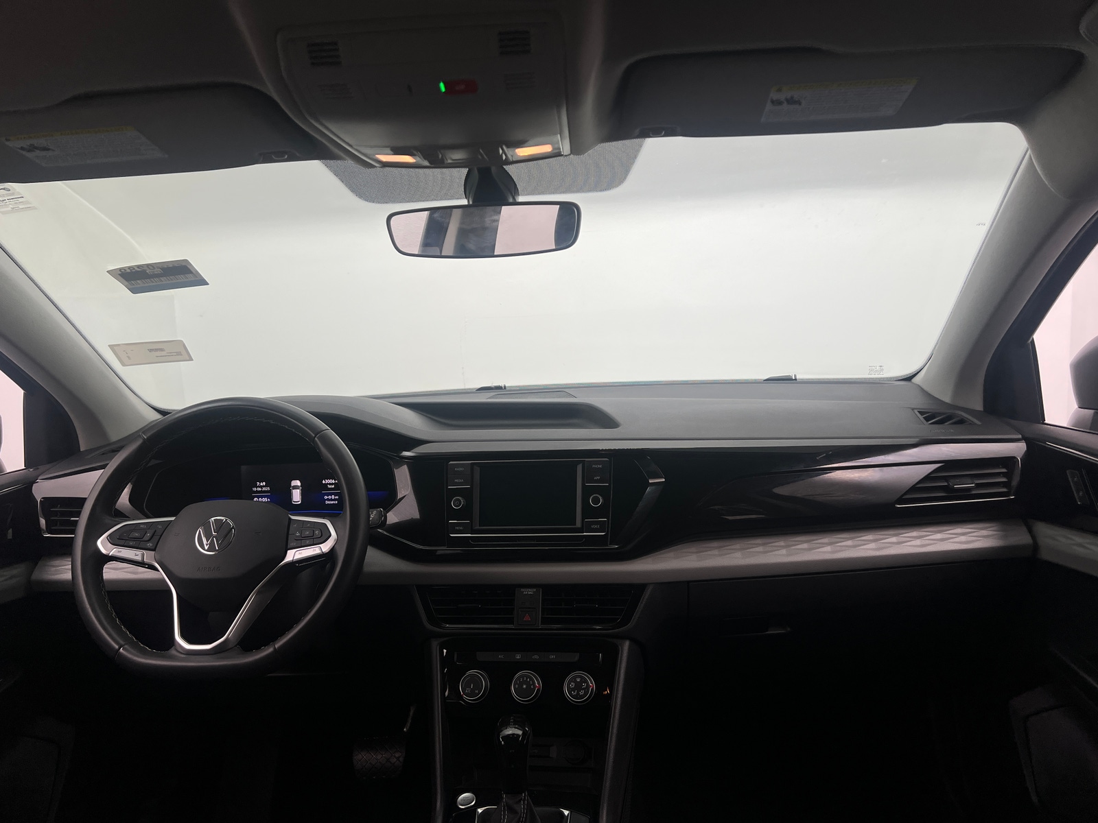 Thumbnail: 2023 Volkswagen Taos - 3
