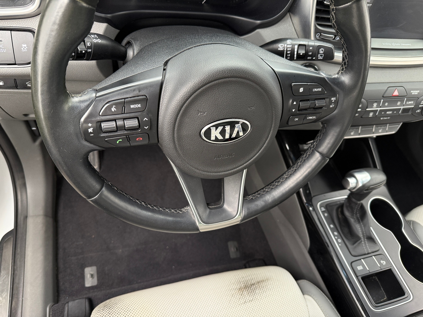 Thumbnail: 2017 Kia Sorento - 4