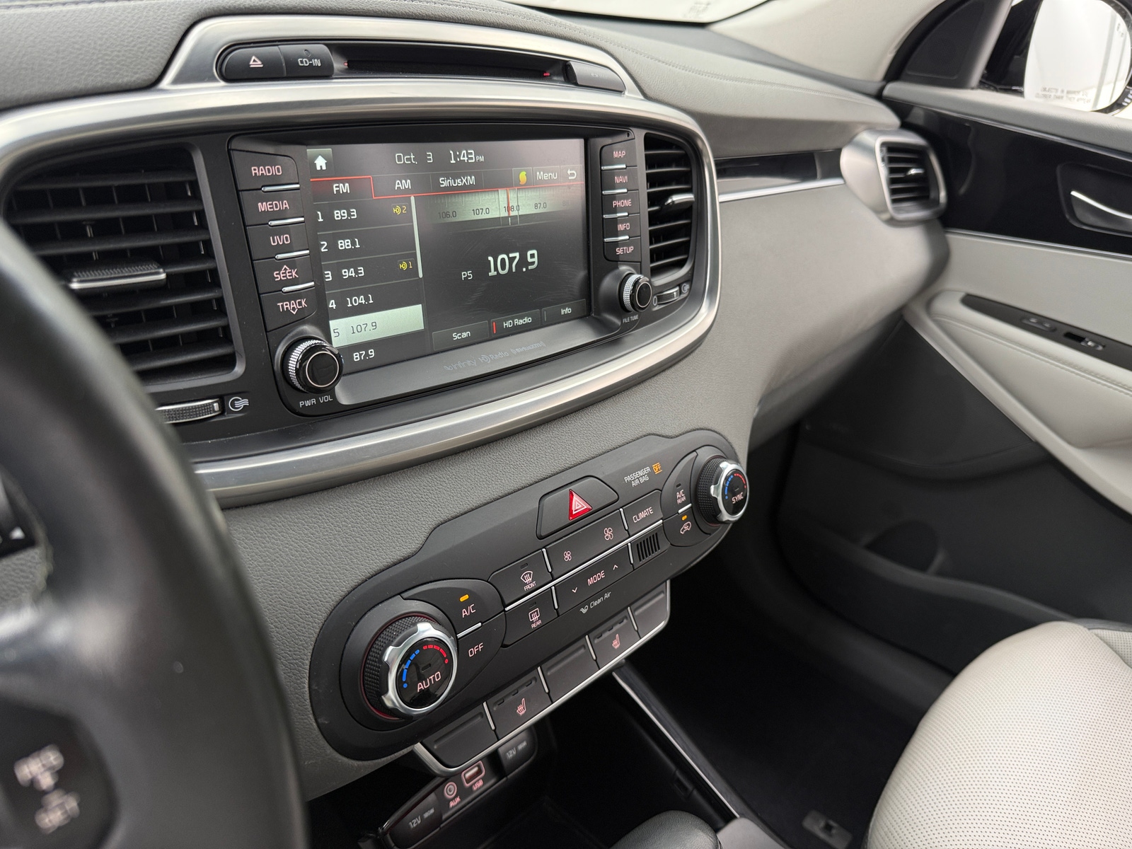 Thumbnail: 2017 Kia Sorento - 3