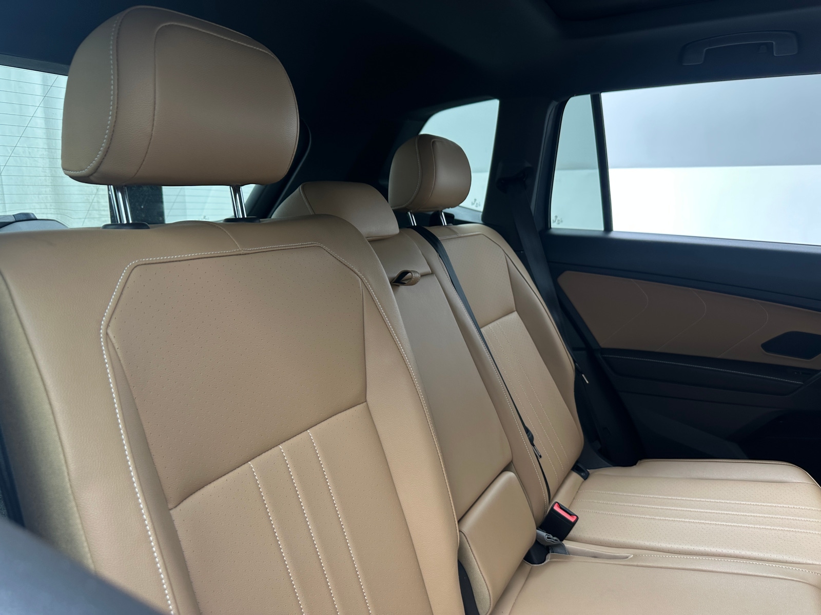 Thumbnail: 2022 Volkswagen Tiguan - 5