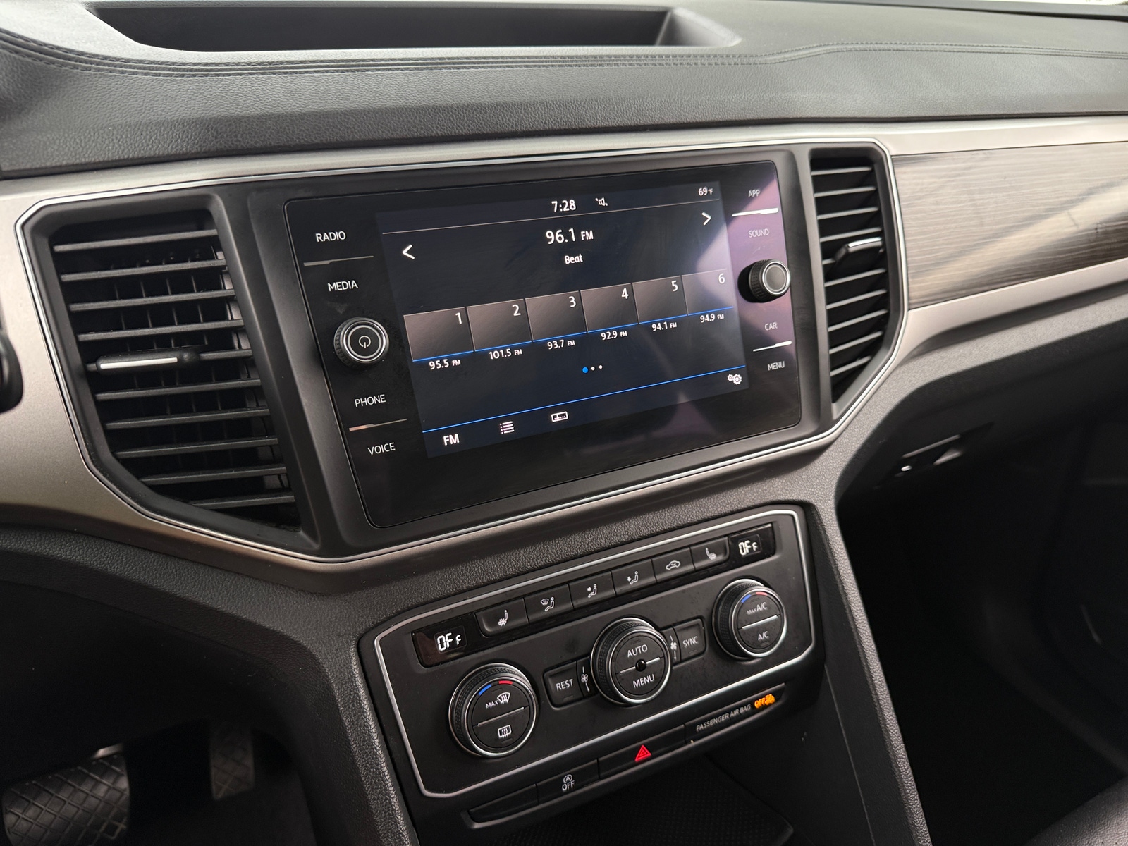Thumbnail: 2019 Volkswagen Atlas - 3