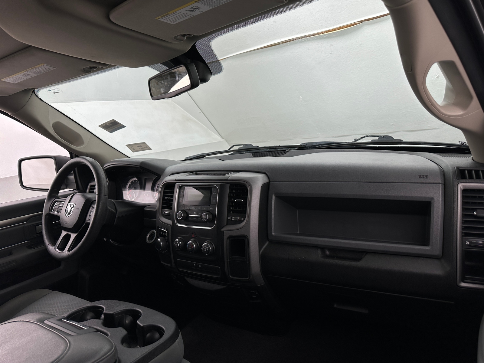 Thumbnail: 2019 RAM 1500 Classic - 3