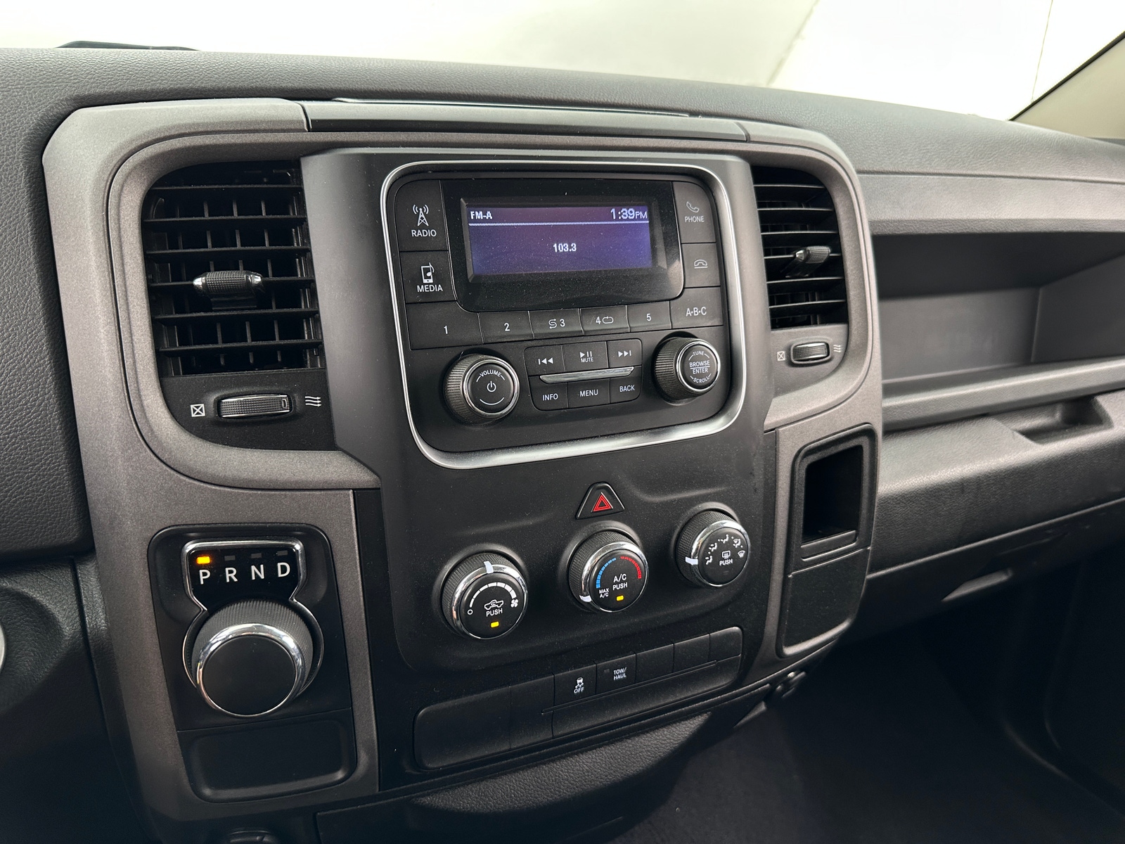 Thumbnail: 2019 RAM 1500 Classic - 4