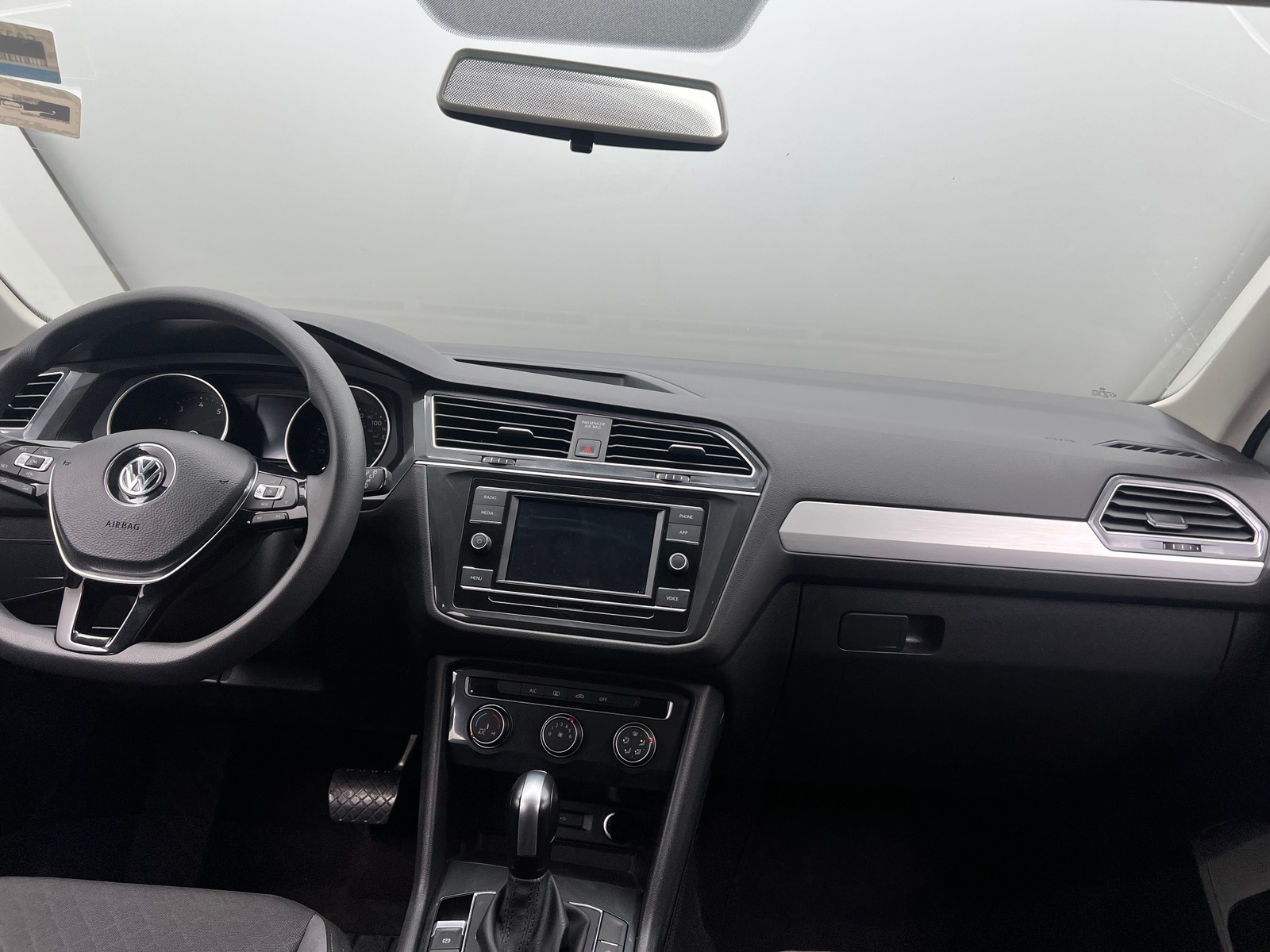 Thumbnail: 2020 Volkswagen Tiguan - 3