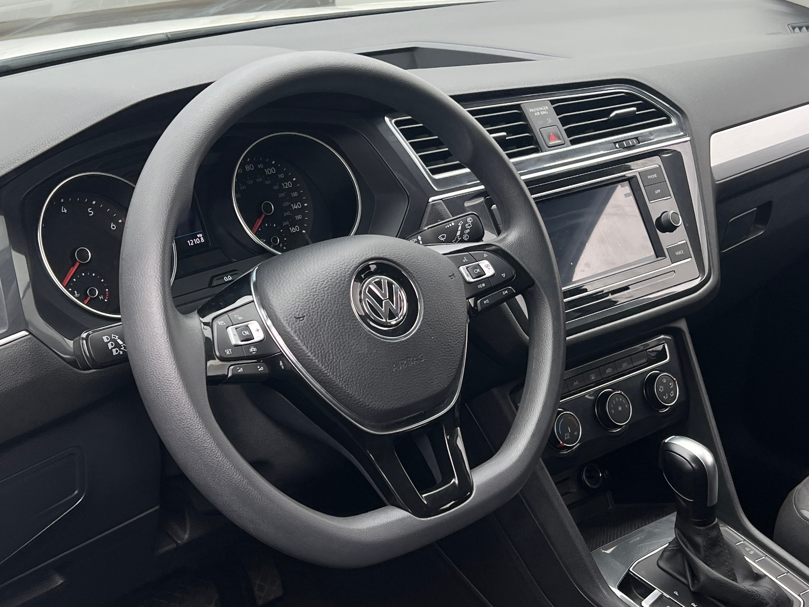 Thumbnail: 2020 Volkswagen Tiguan - 5