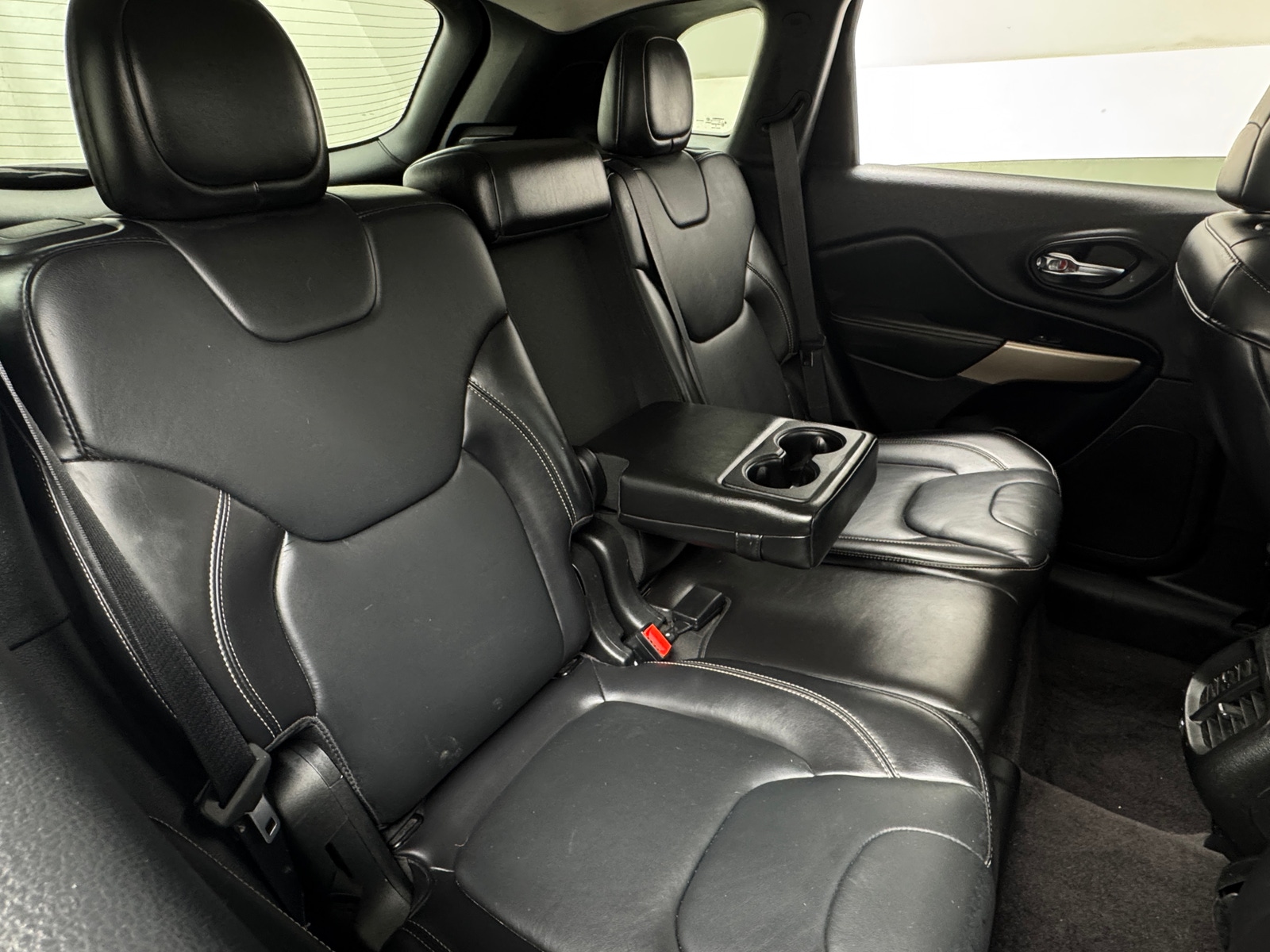 Thumbnail: 2017 Jeep Cherokee - 5