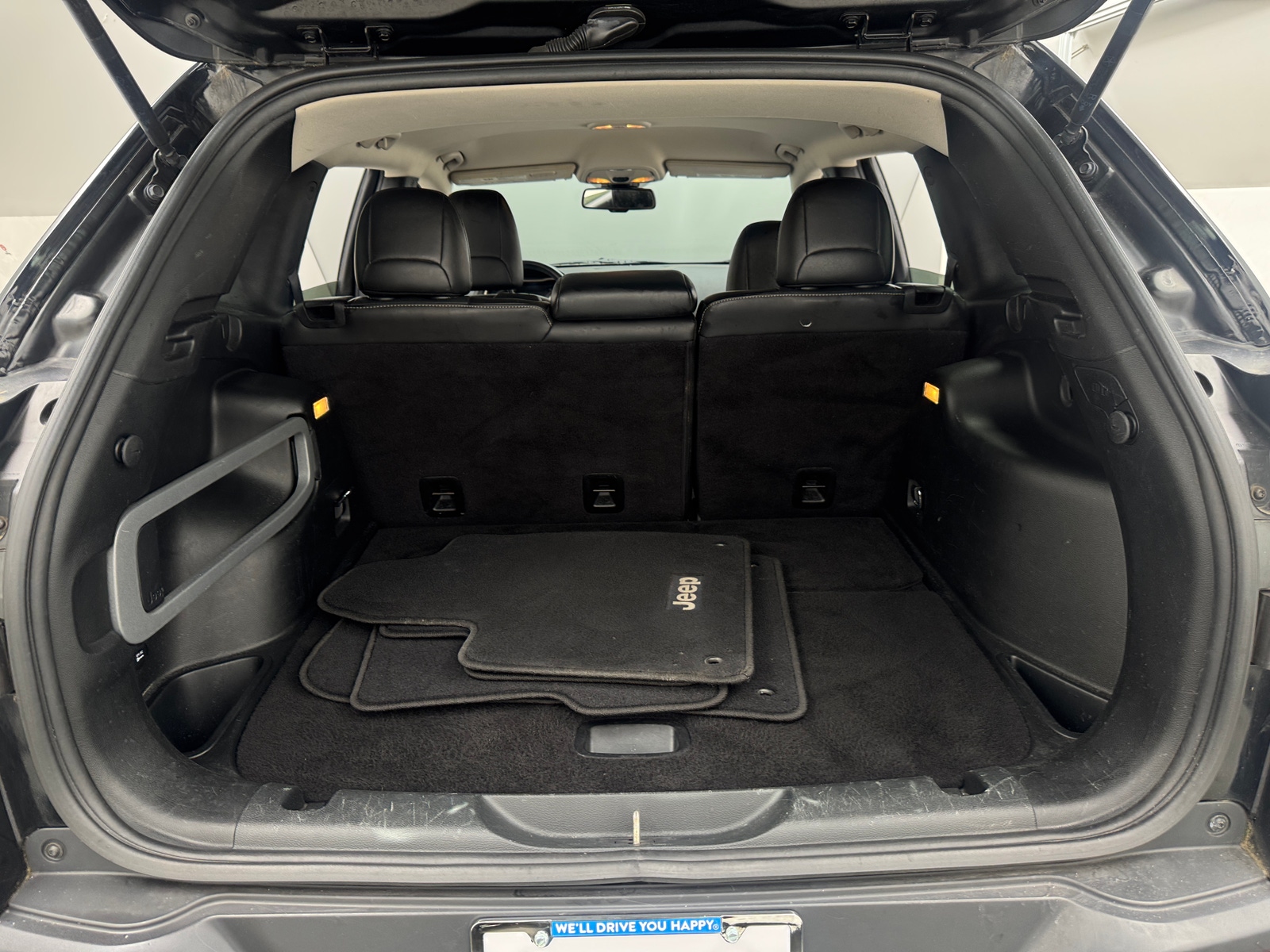 Thumbnail: 2017 Jeep Cherokee - 6