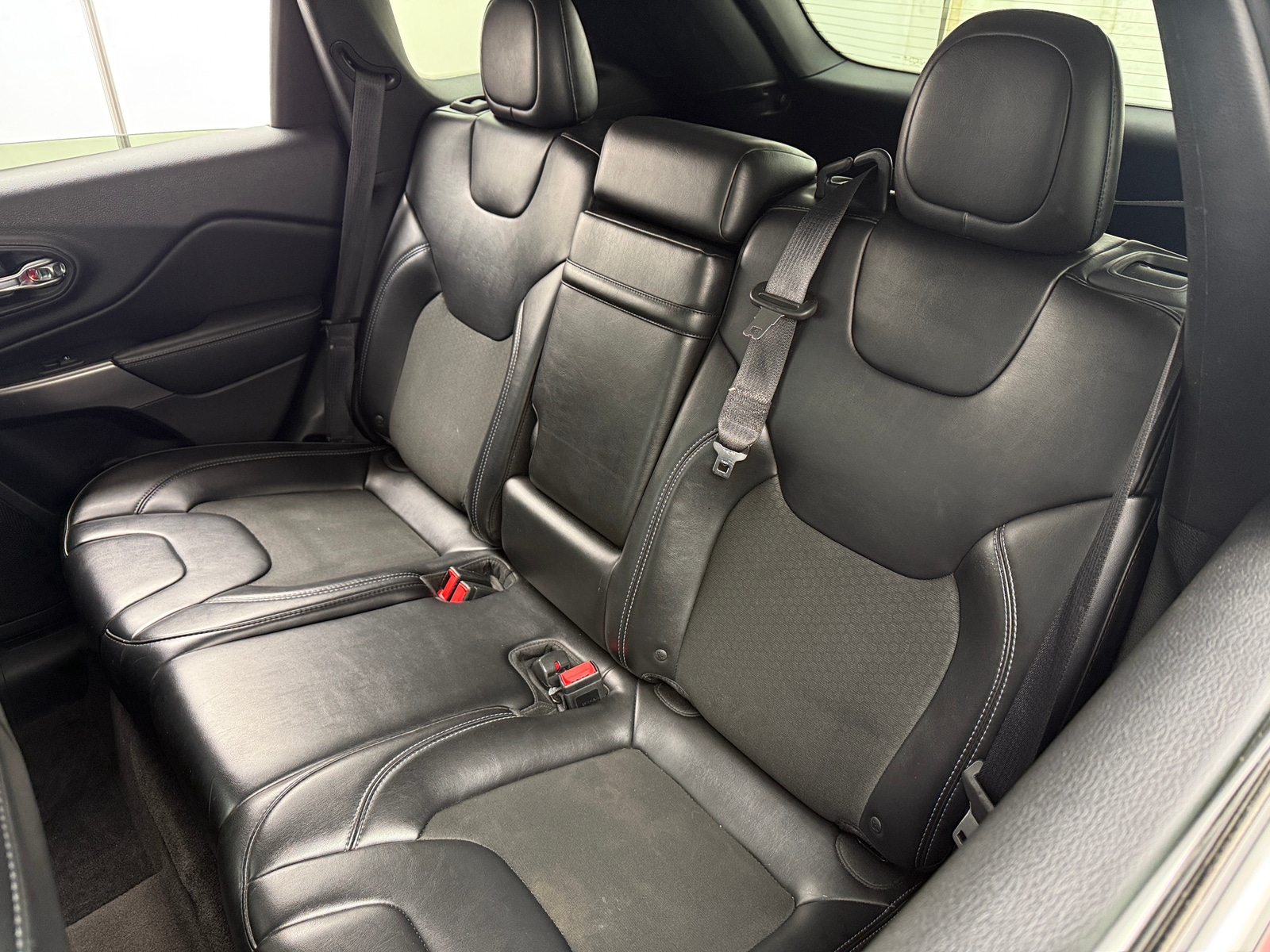 Thumbnail: 2019 Jeep Cherokee - 6