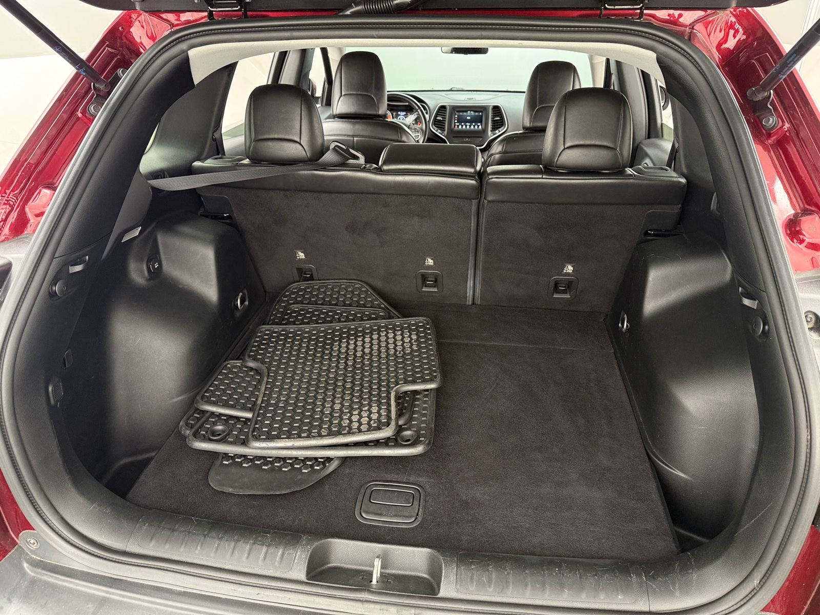 Thumbnail: 2019 Jeep Cherokee - 7