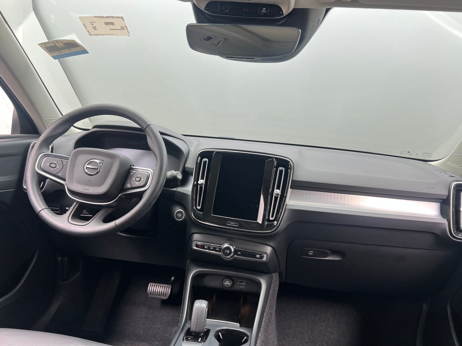 Thumbnail: 2021 Volvo XC40 - 2