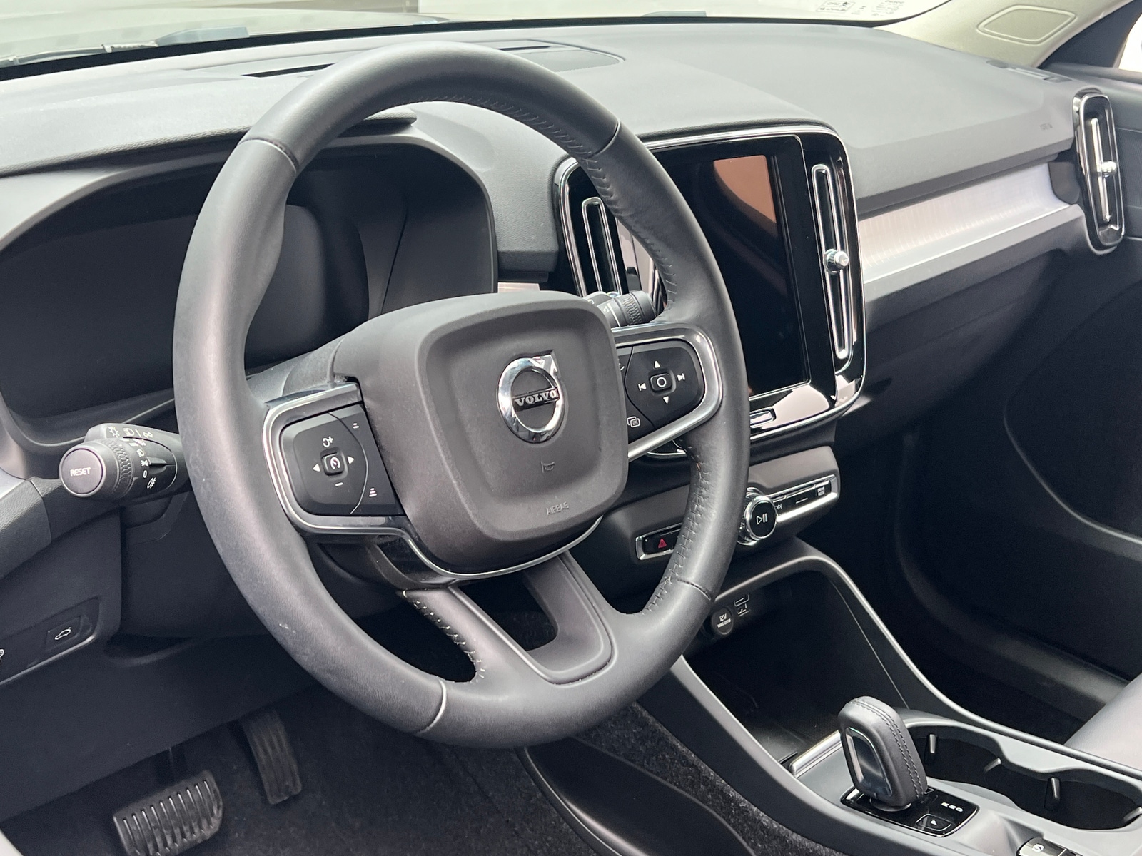 Thumbnail: 2021 Volvo XC40 - 4