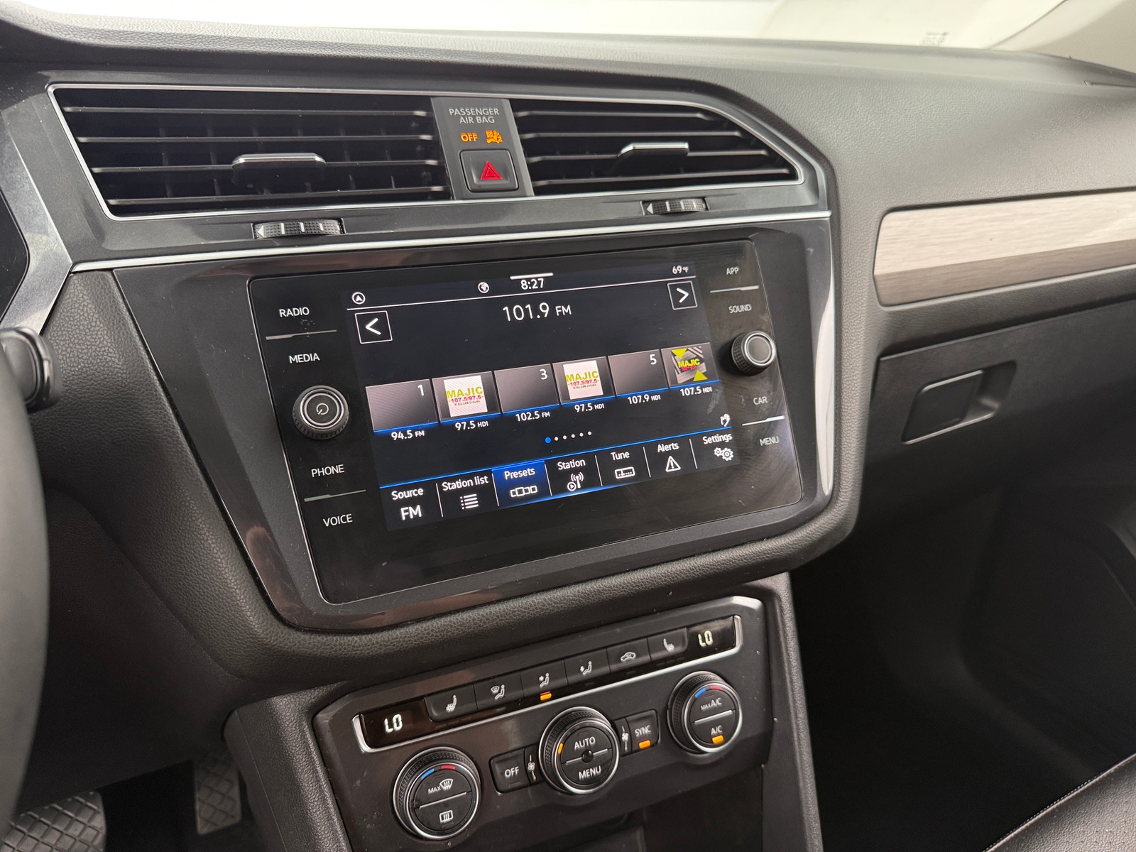 Thumbnail: 2021 Volkswagen Tiguan - 3