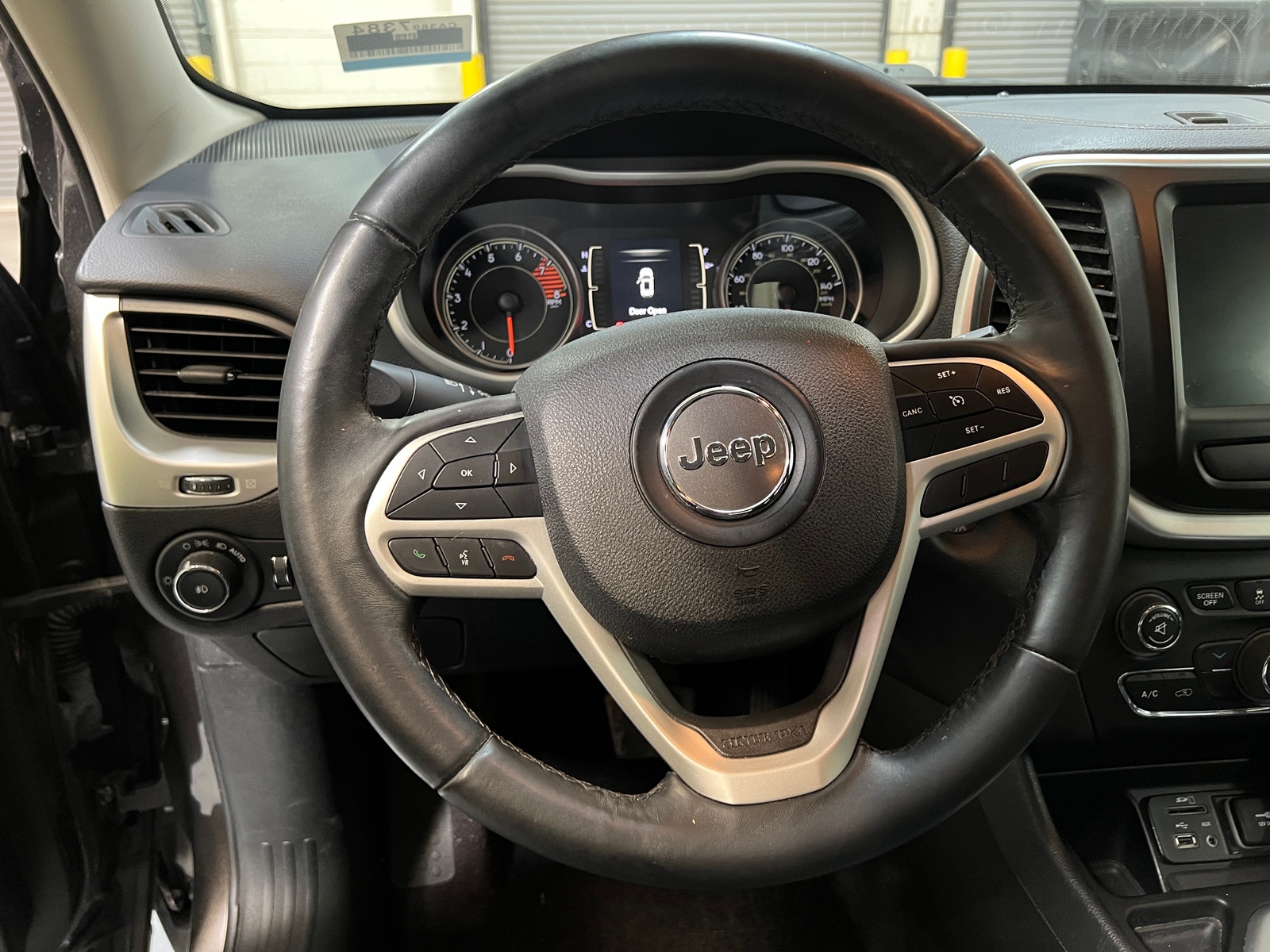 Thumbnail: 2018 Jeep Cherokee - 4