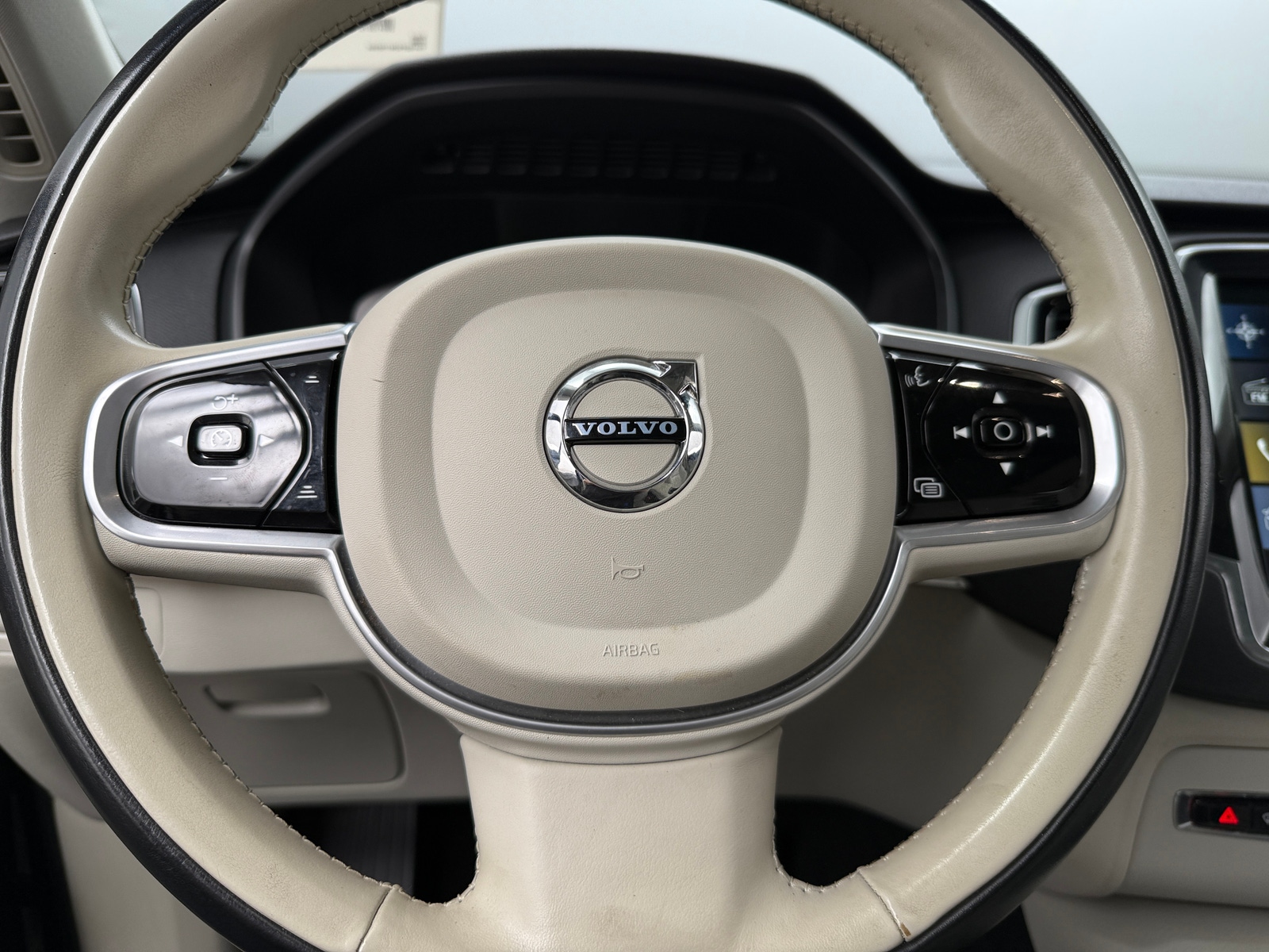 Thumbnail: 2022 Volvo XC90 - 4