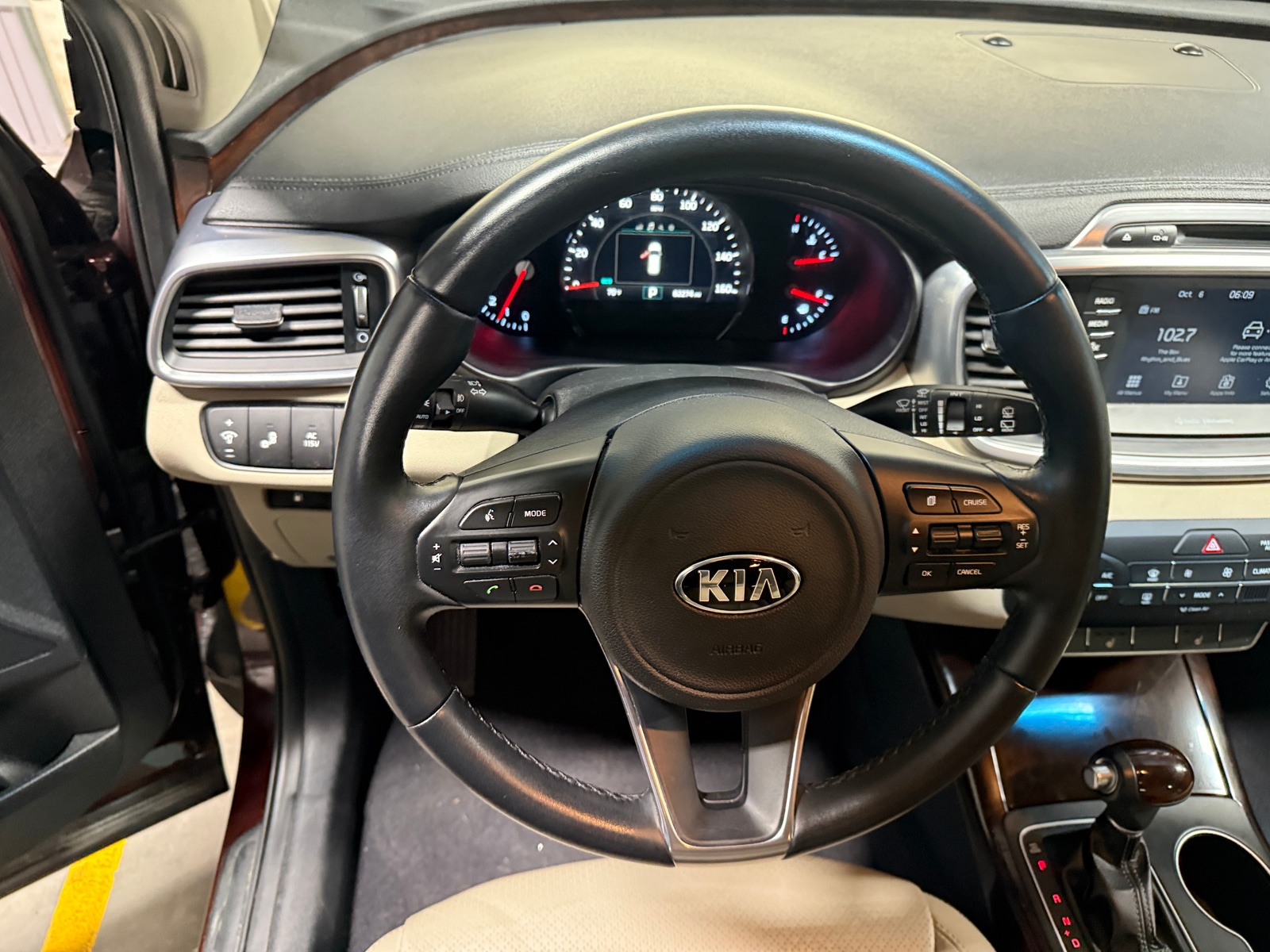 Thumbnail: 2017 Kia Sorento - 4