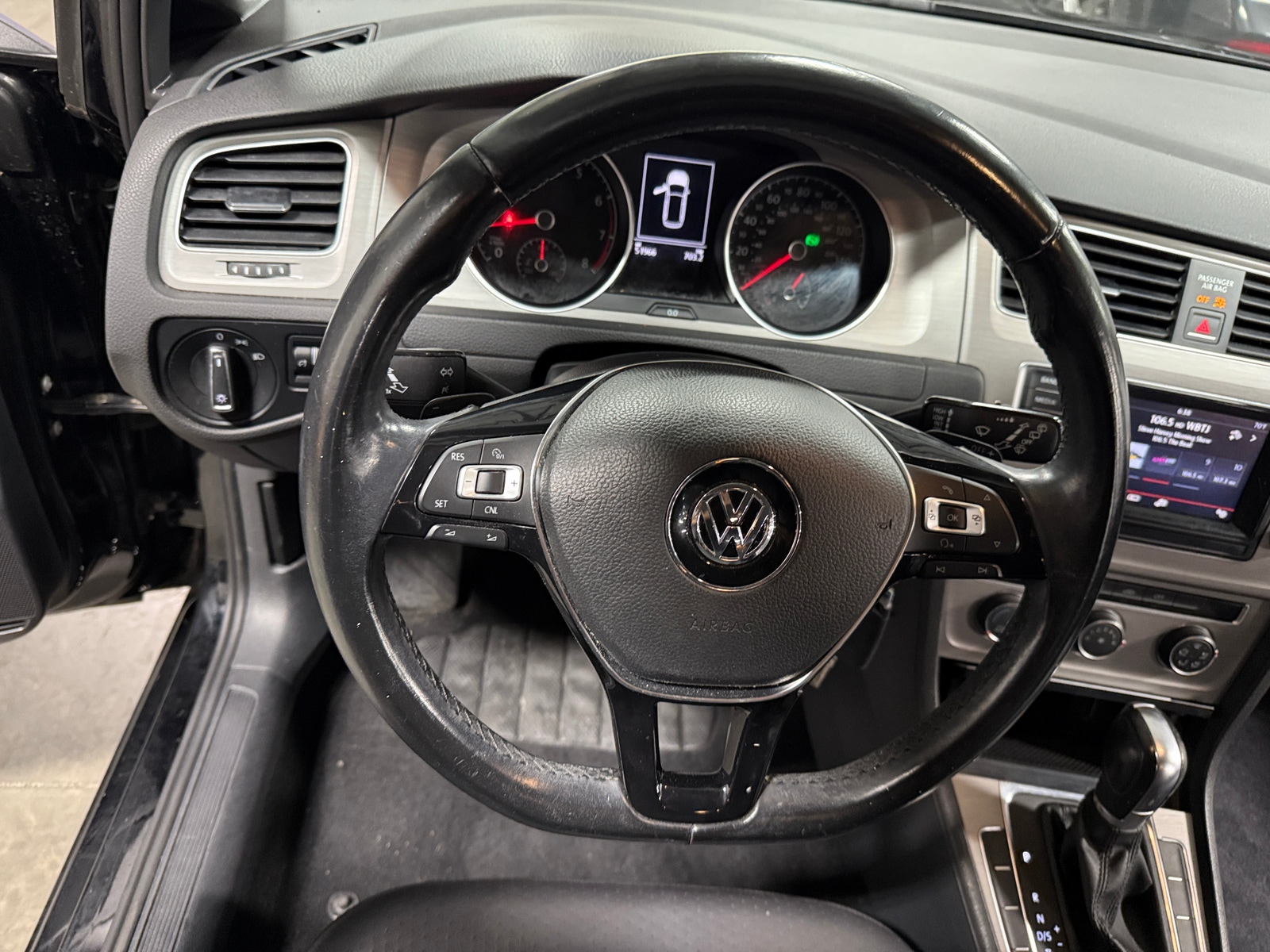 Thumbnail: 2015 Volkswagen e-Golf - 4