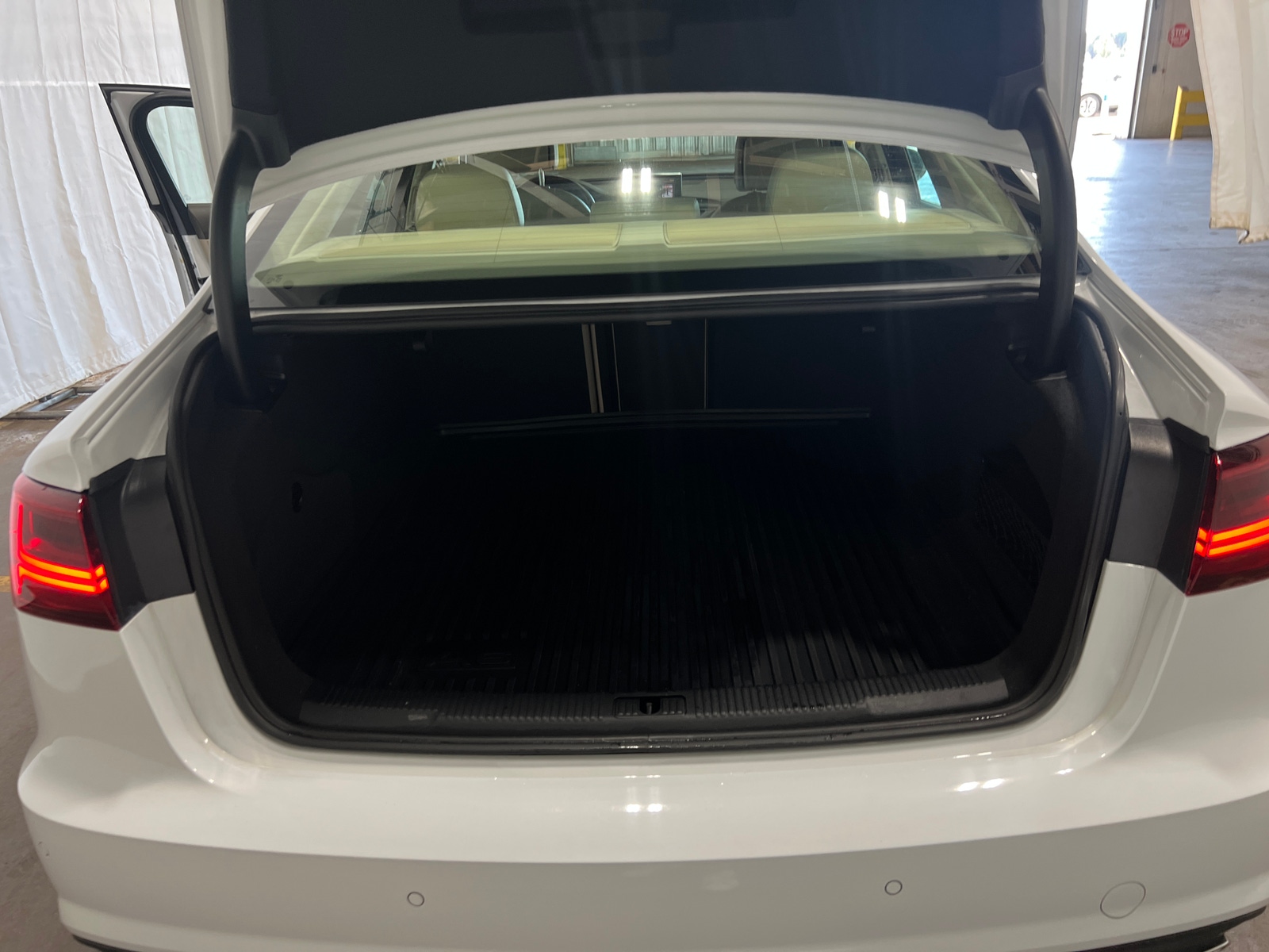 Thumbnail: 2018 Audi A6 - 6