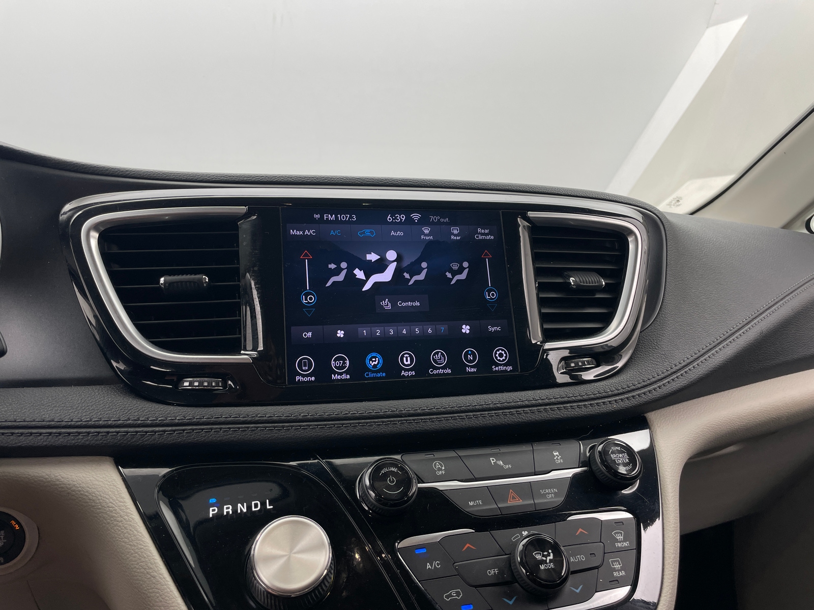 Thumbnail: 2020 Chrysler Pacifica - 3