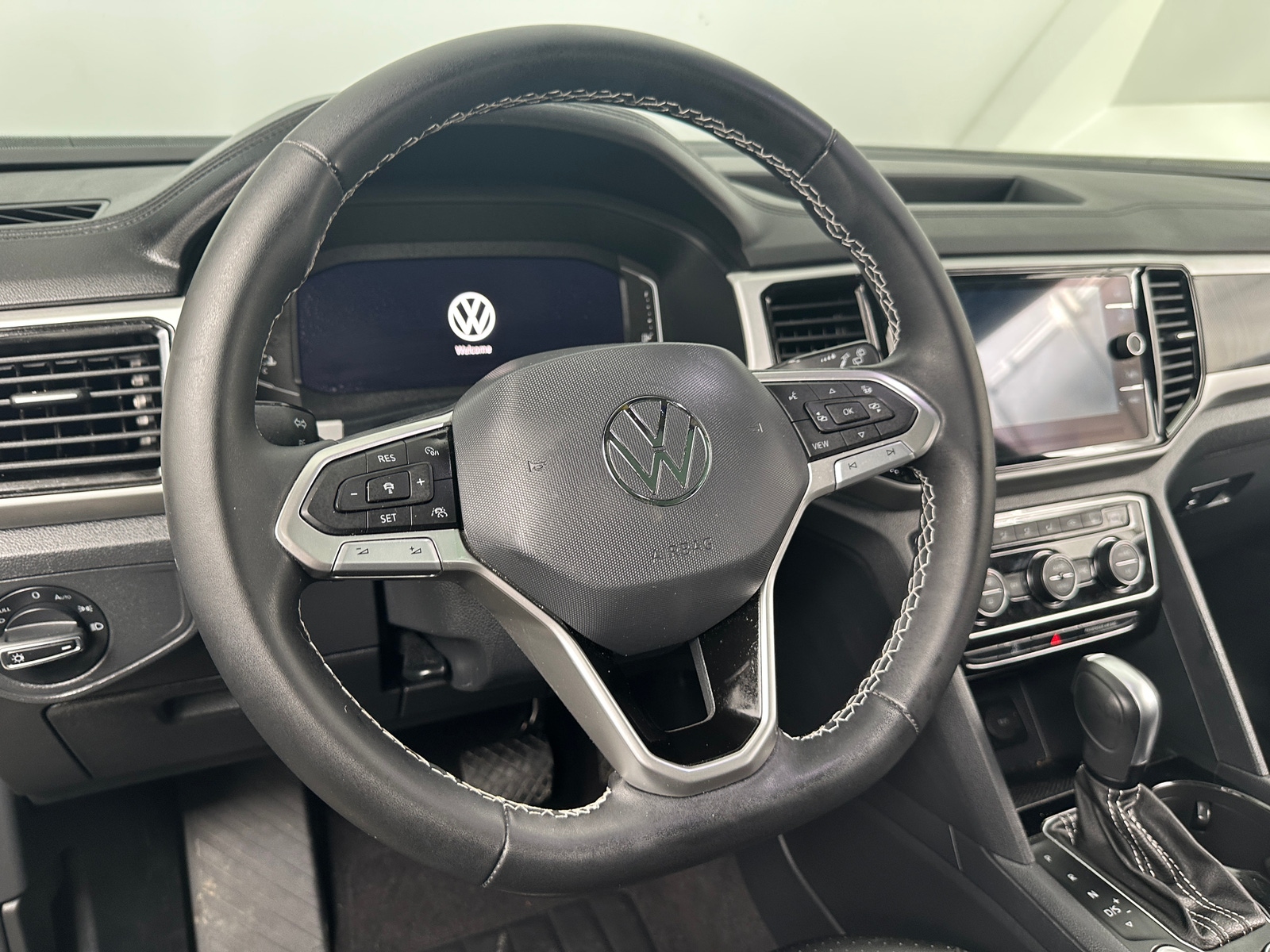 Thumbnail: 2023 Volkswagen Atlas - 4