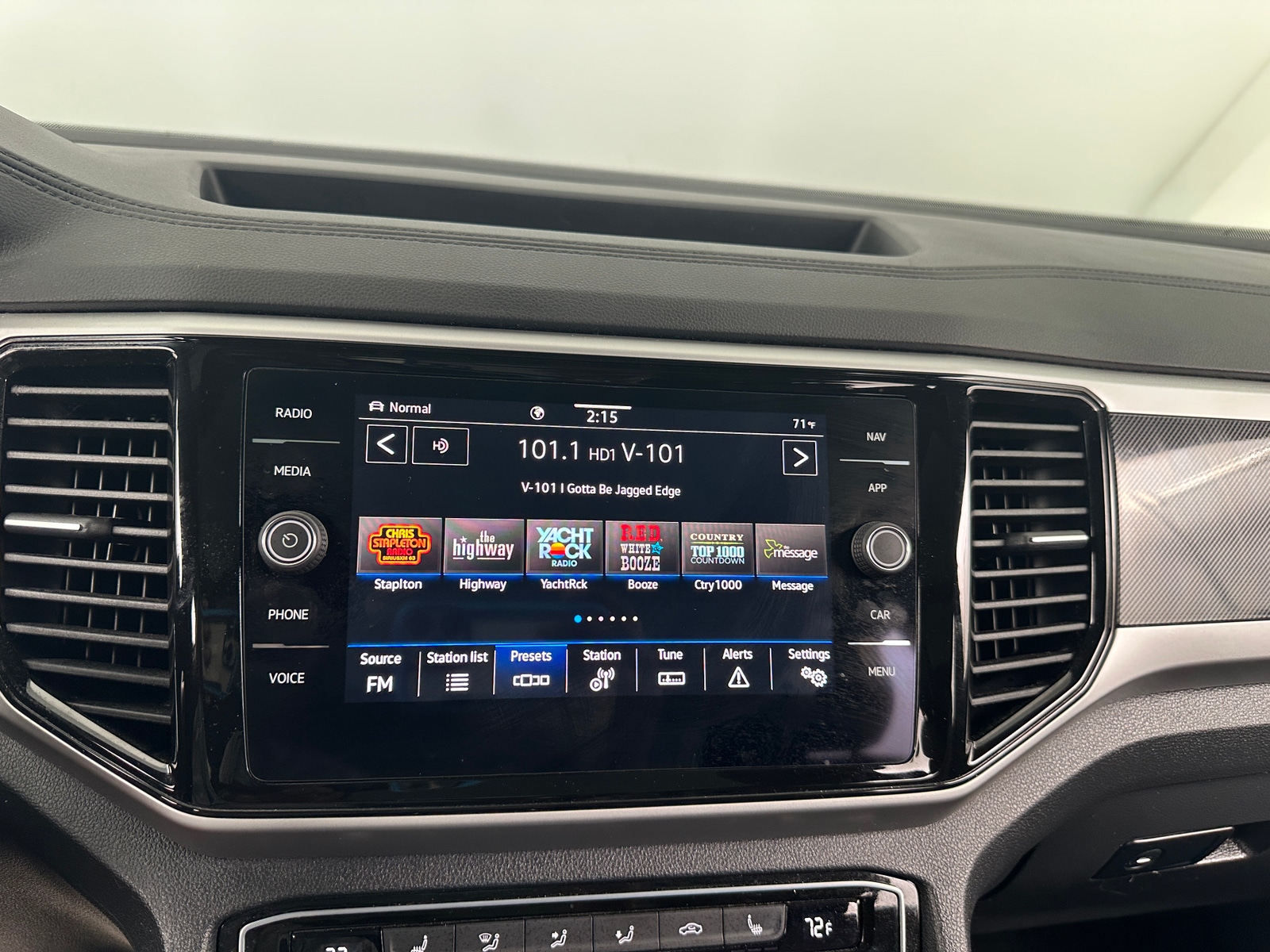 Thumbnail: 2023 Volkswagen Atlas - 3