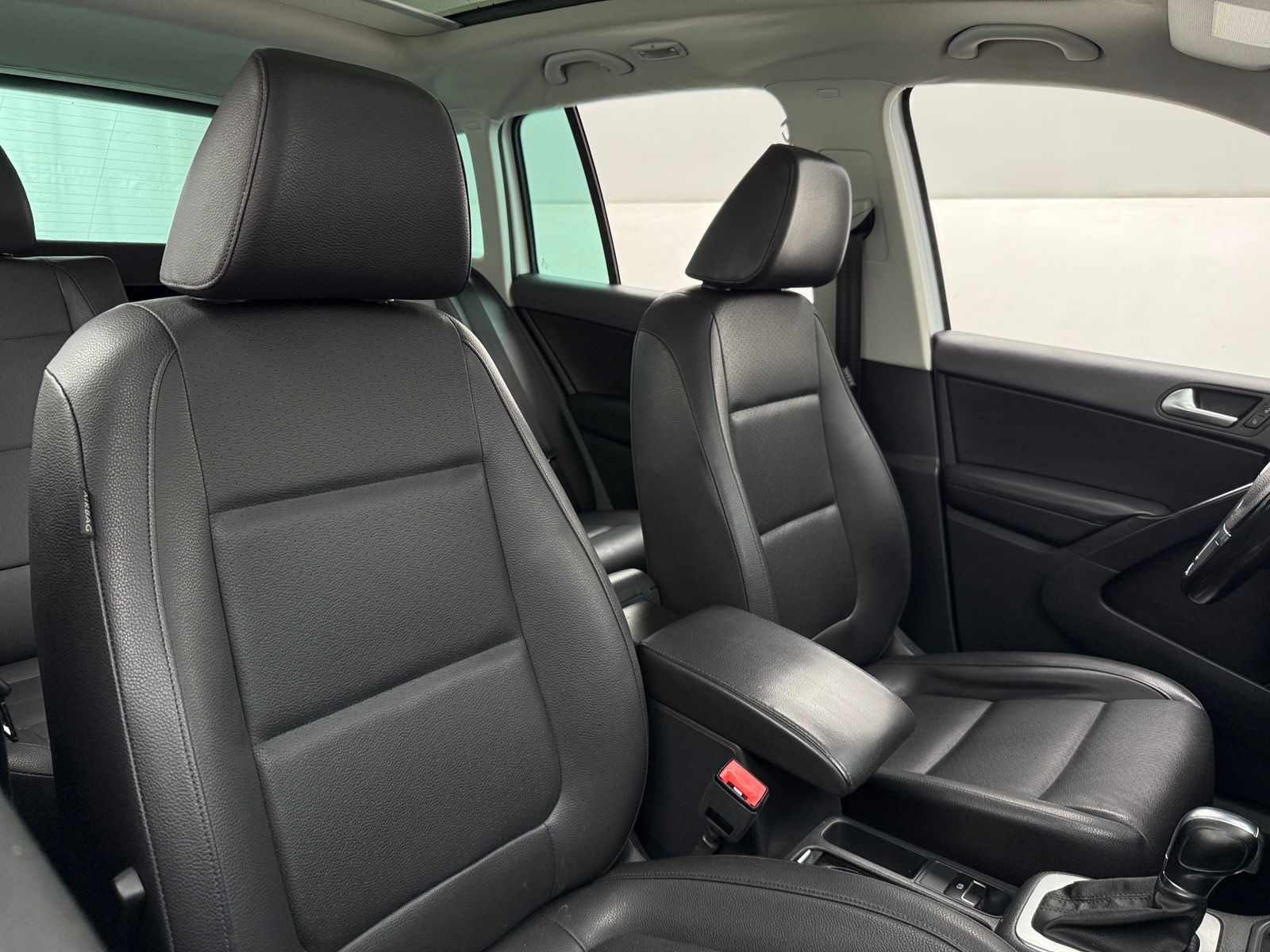 Thumbnail: 2016 Volkswagen Tiguan - 2