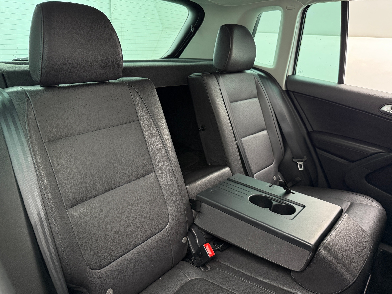 Thumbnail: 2016 Volkswagen Tiguan - 6