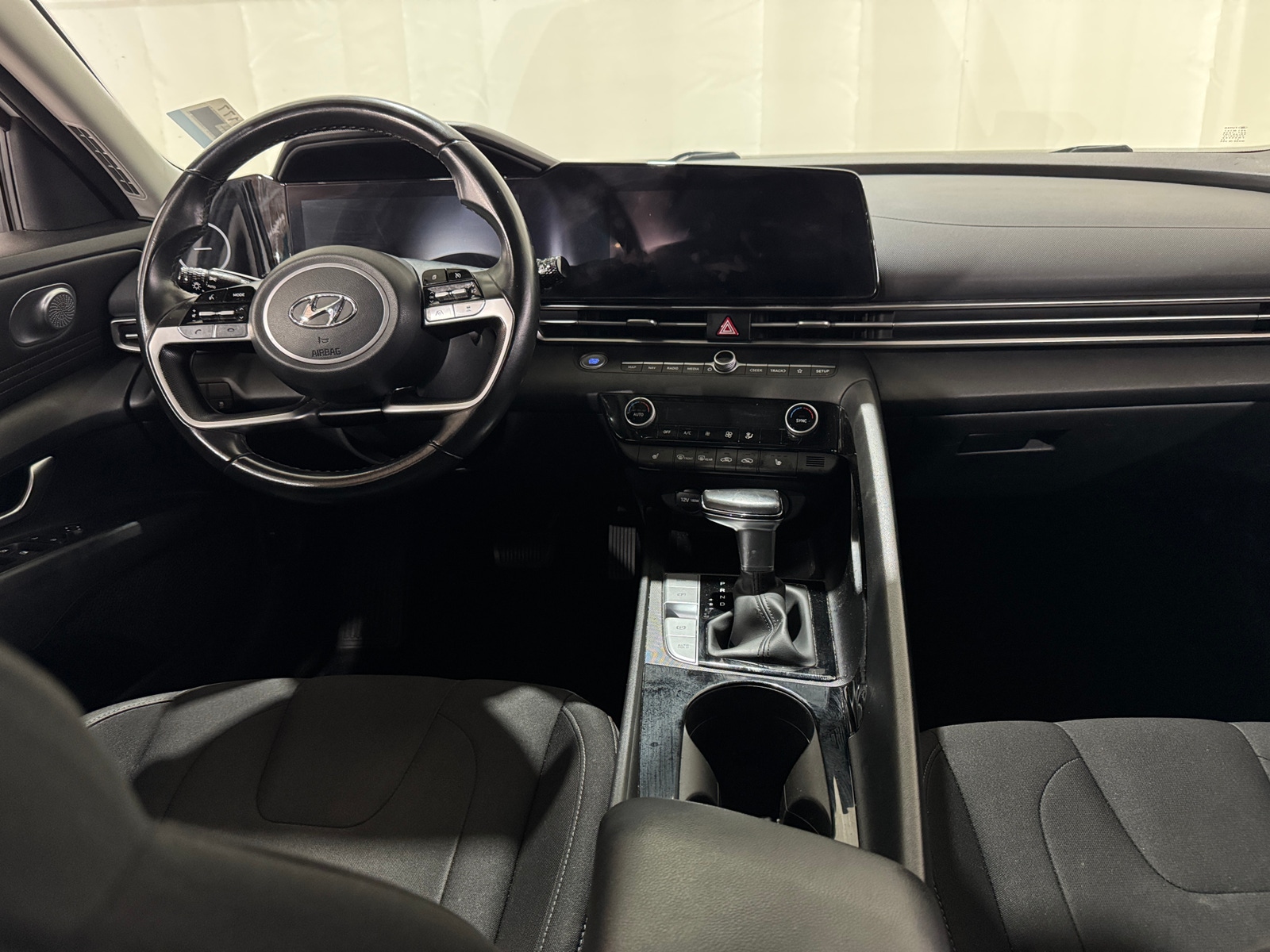 Thumbnail: 2023 Hyundai Elantra - 3