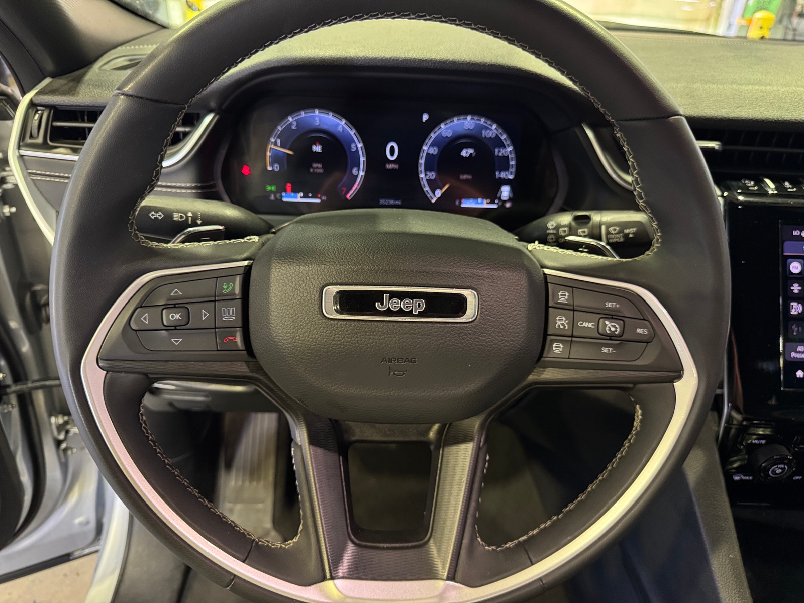 Thumbnail: 2024 Jeep Grand Cherokee L - 4