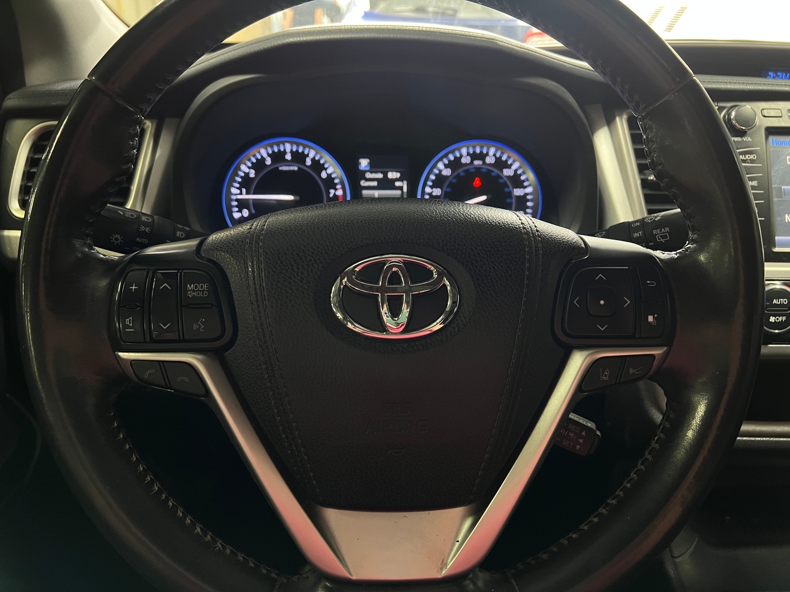 Thumbnail: 2017 Toyota Highlander - 4