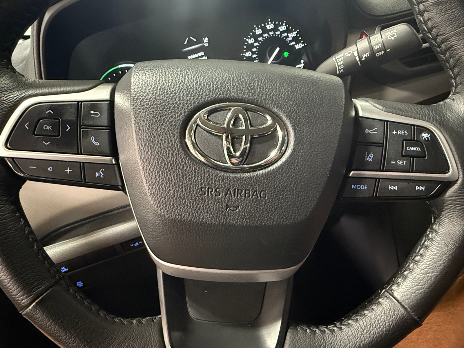 Thumbnail: 2023 Toyota Sienna - 4