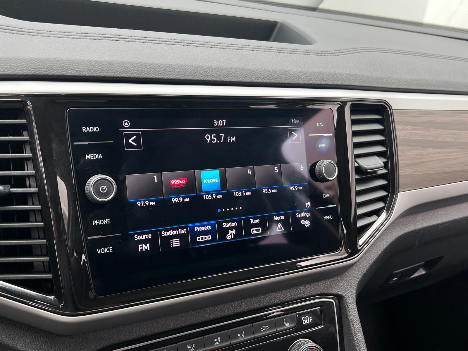 Thumbnail: 2023 Volkswagen Atlas - 3