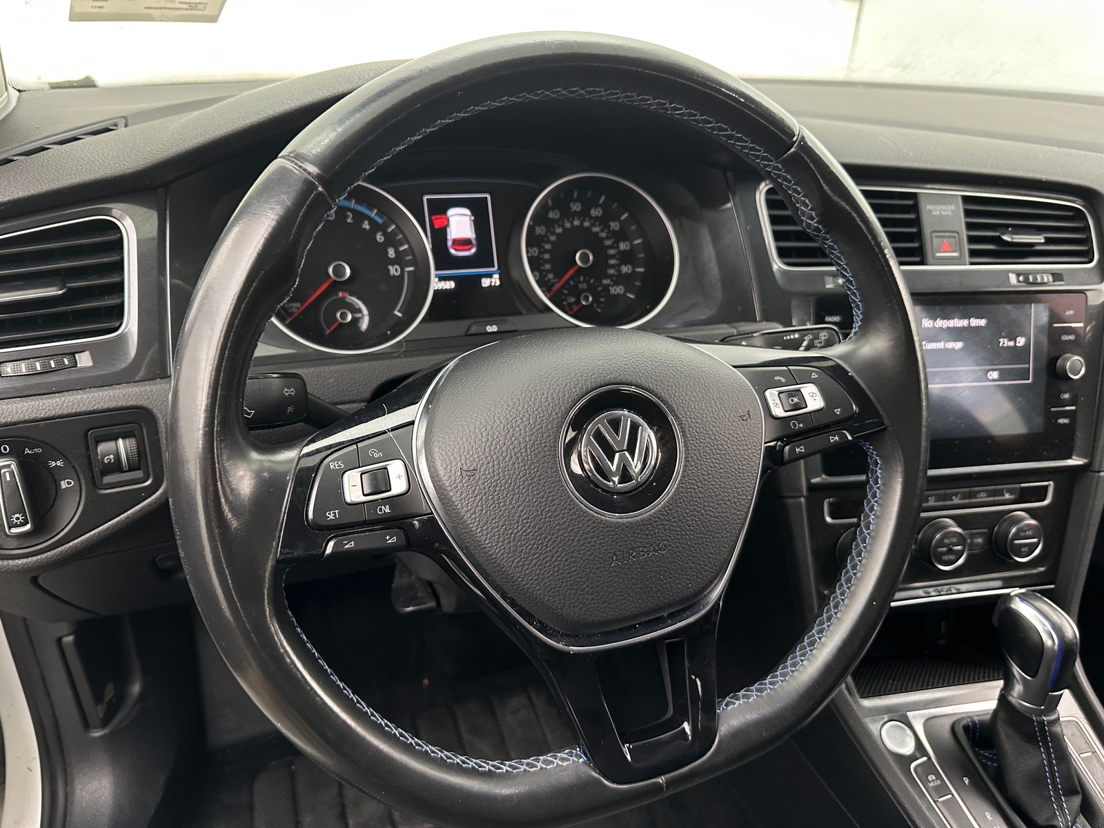 Thumbnail: 2017 Volkswagen e-Golf - 5