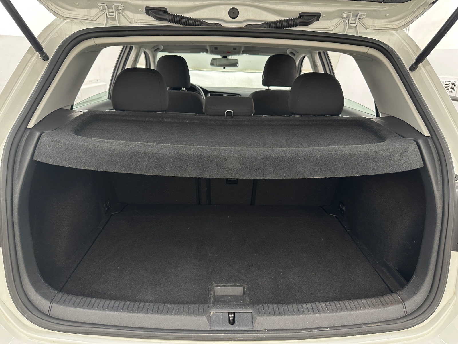 Thumbnail: 2017 Volkswagen e-Golf - 7