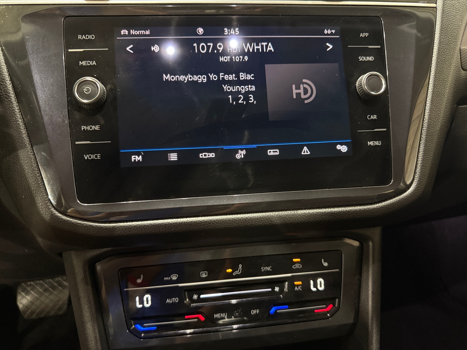 Thumbnail: 2024 Volkswagen Tiguan - 3