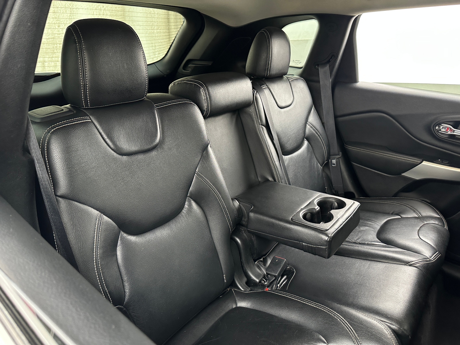 Thumbnail: 2018 Jeep Cherokee - 6