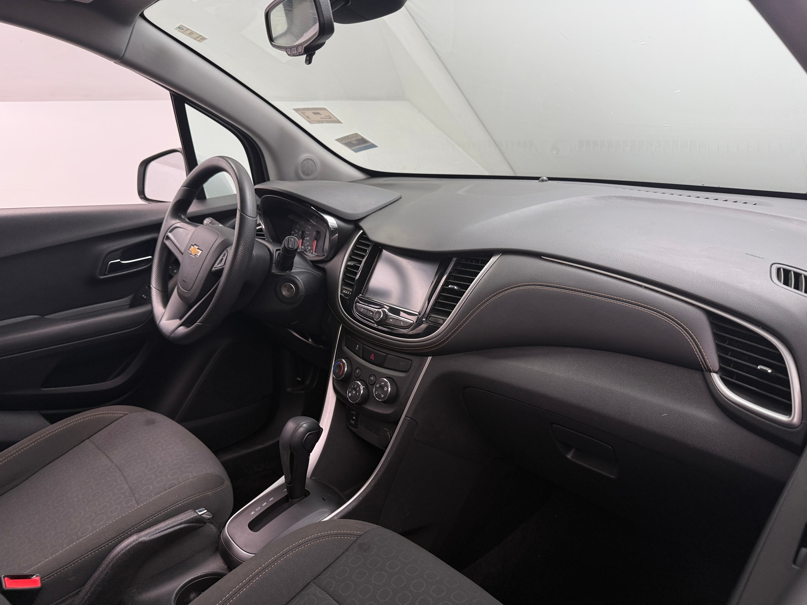 Thumbnail: 2017 Chevrolet Trax - 3
